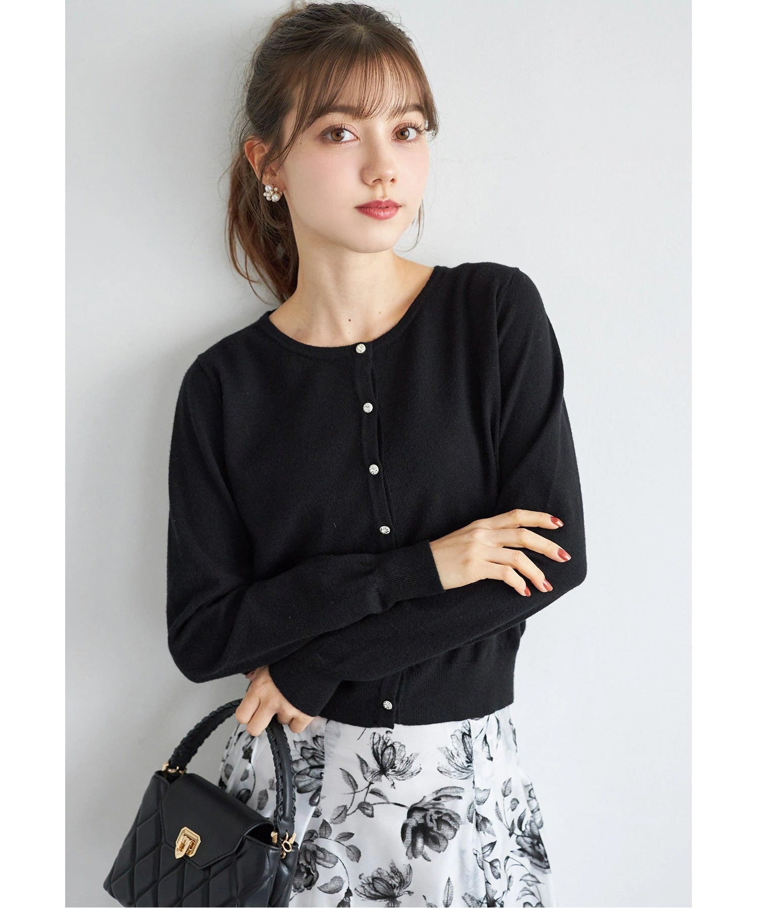トッコクローゼット tocco closet しっとり保湿シアバター加工＆ハンドウォッシュ♪ビジュー釦ニットカーディガン ブラック