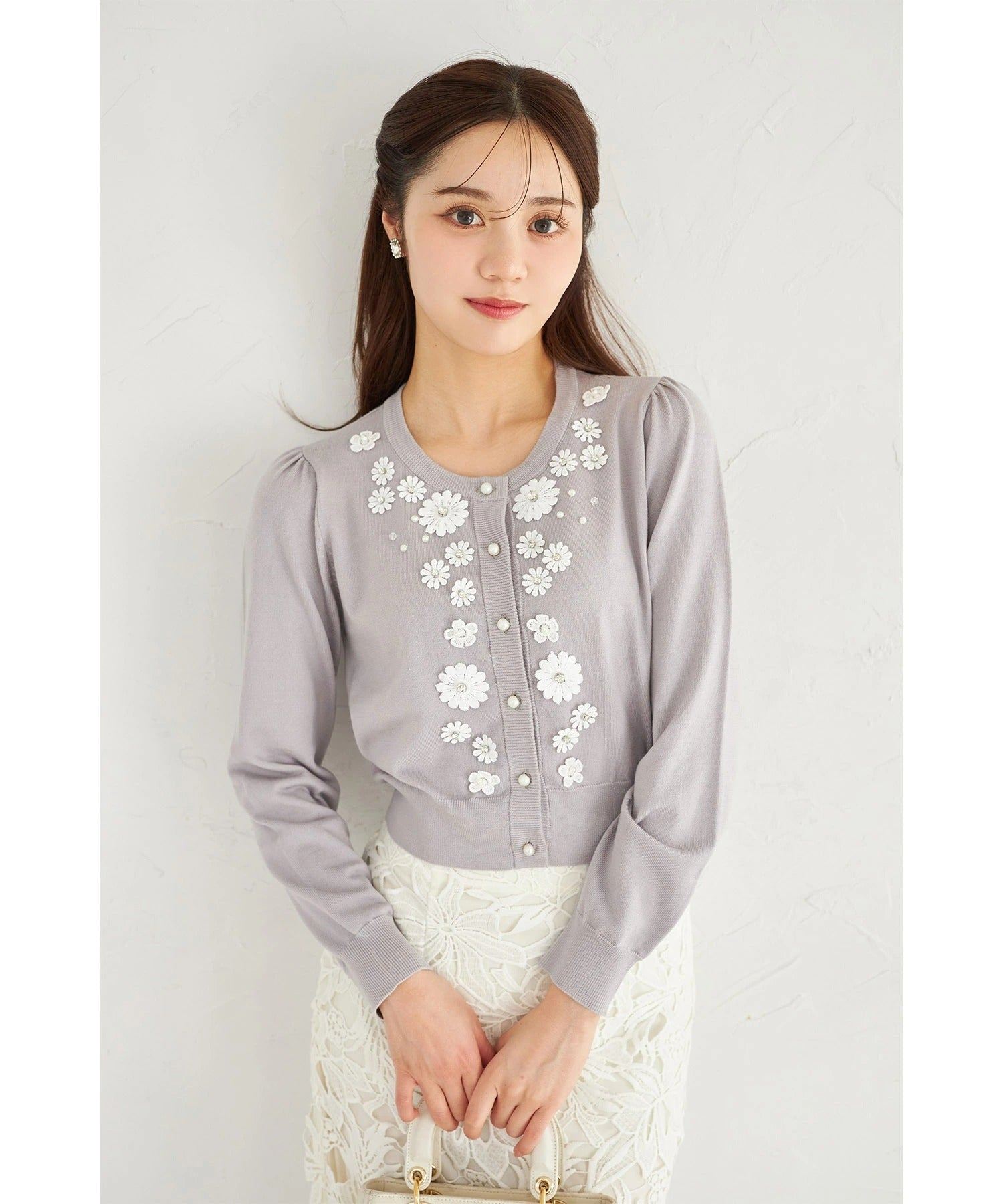 トッコクローゼット tocco closet フラワーレースモチーフ付きパールビジュー装飾ニットカーディガン グレー