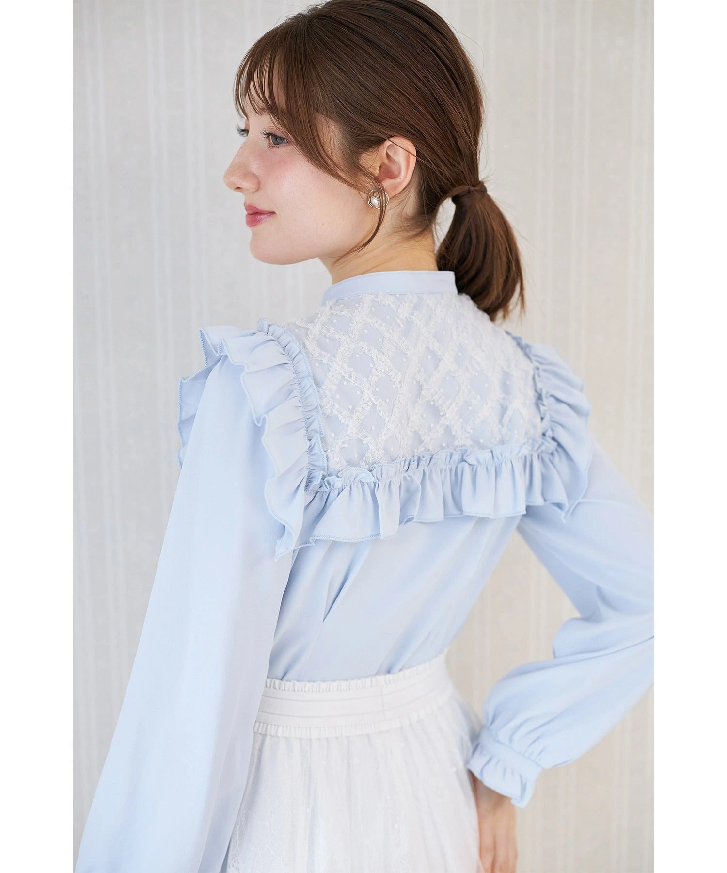 トッコクローゼット tocco closet ヨークフリルラインチュール重ねフリルブラウス ブルー