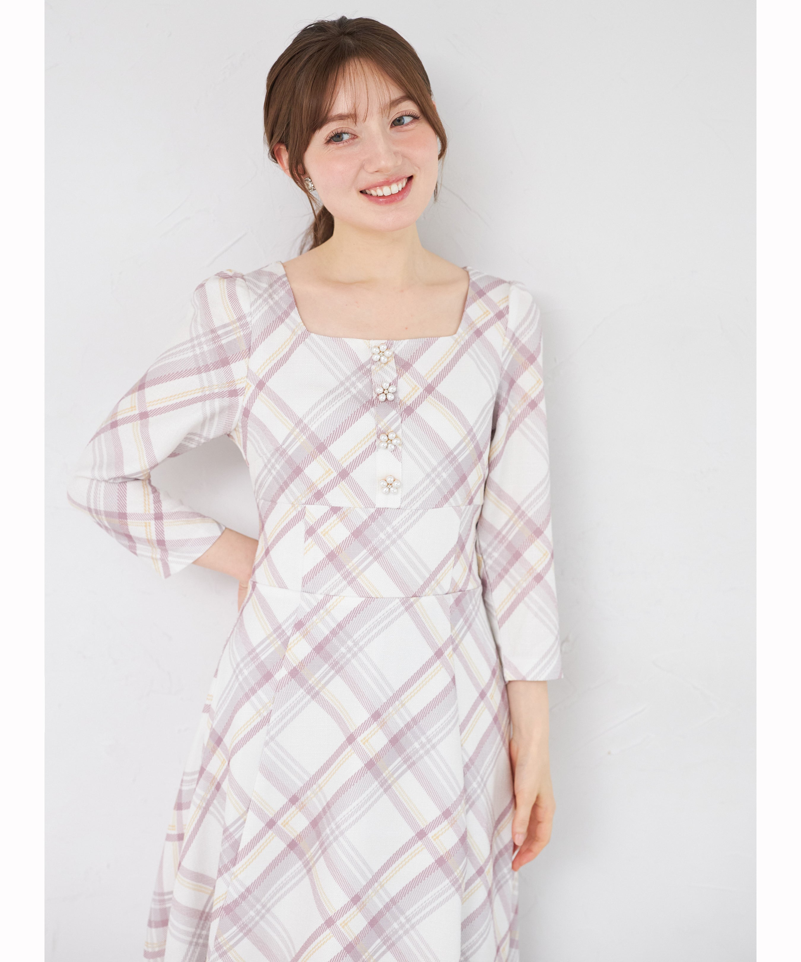 トッコクローゼット tocco closet フラワーモチーフ飾り釦ツイードライクチェックワンピース ピンク