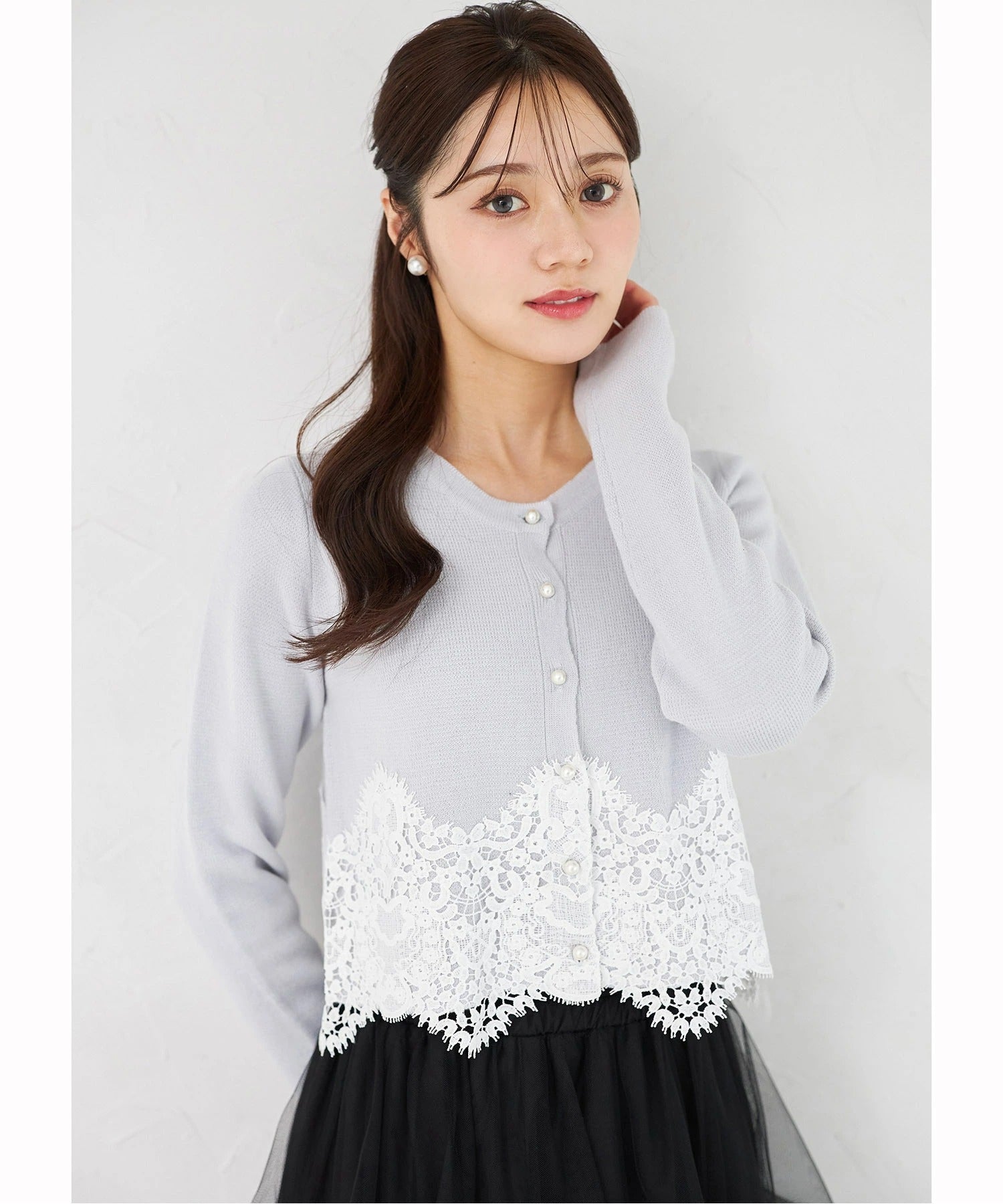 トッコクローゼット tocco closet 裾レース装飾パール釦ニットカーディガン ブルー