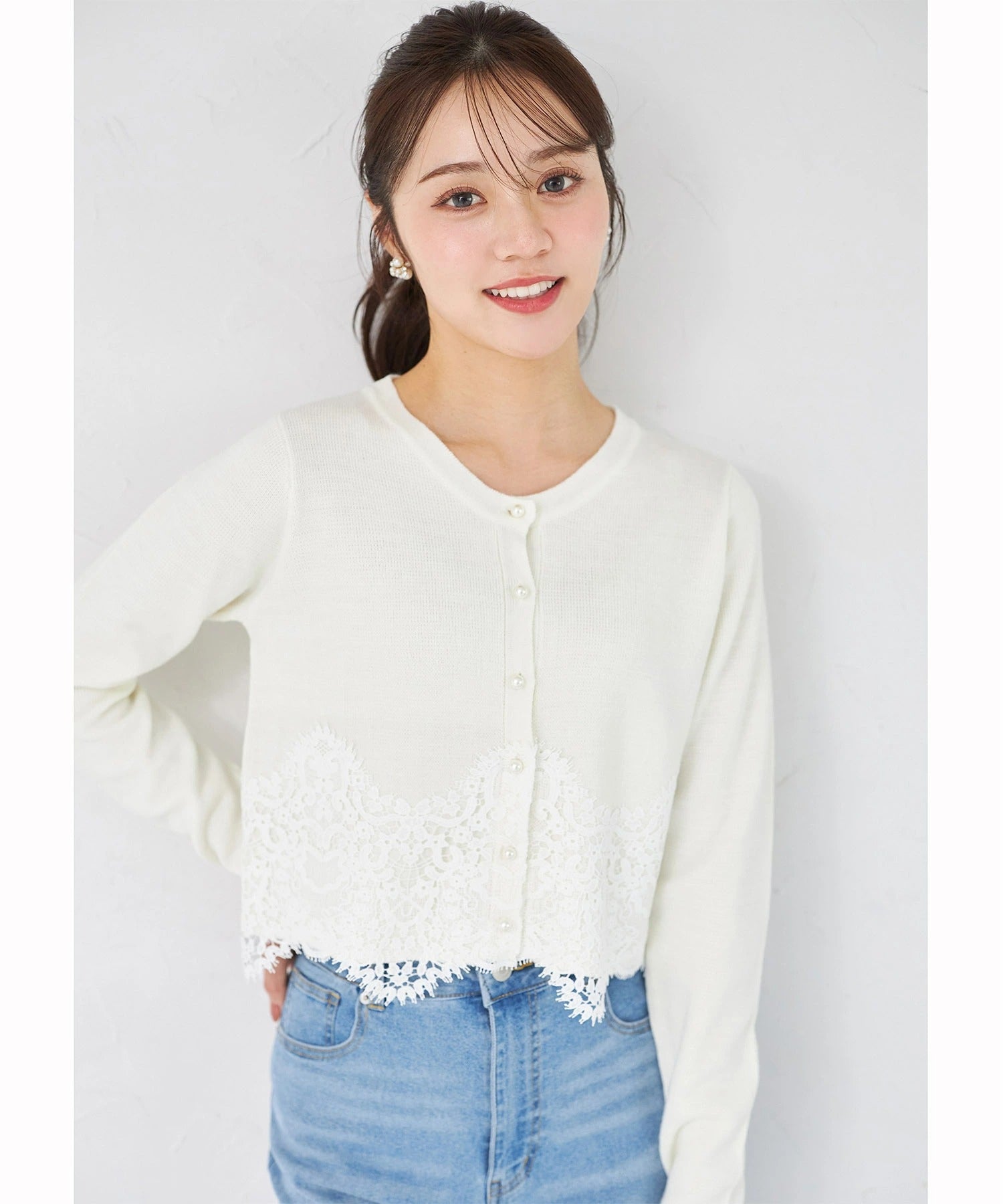 トッコクローゼット tocco closet 裾レース装飾パール釦ニットカーディガン ホワイト