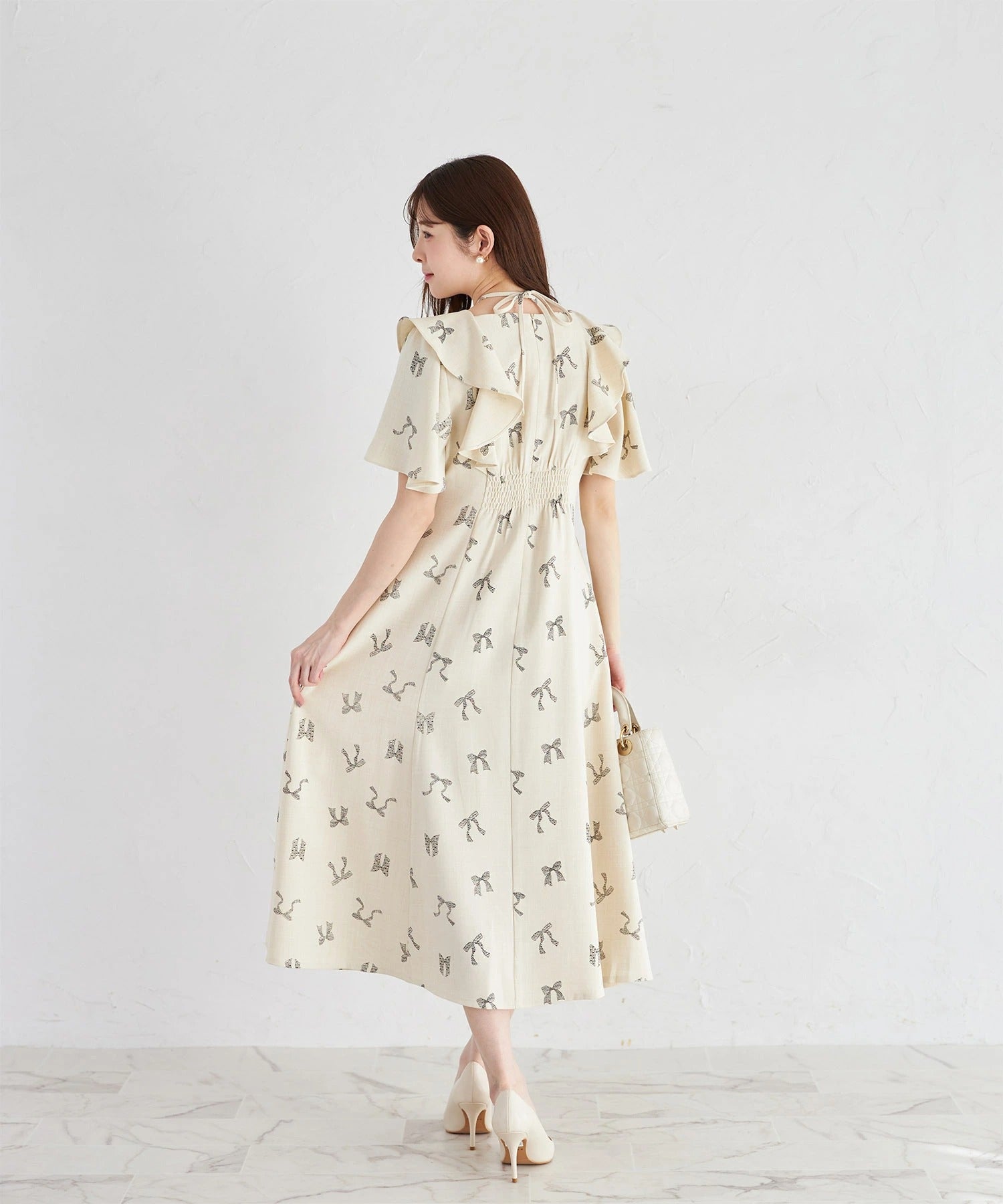 トッコクローゼット tocco closet 全方位モテを狙うネックリボン付きラッフルフリルリボンプリントワンピース ホワイト