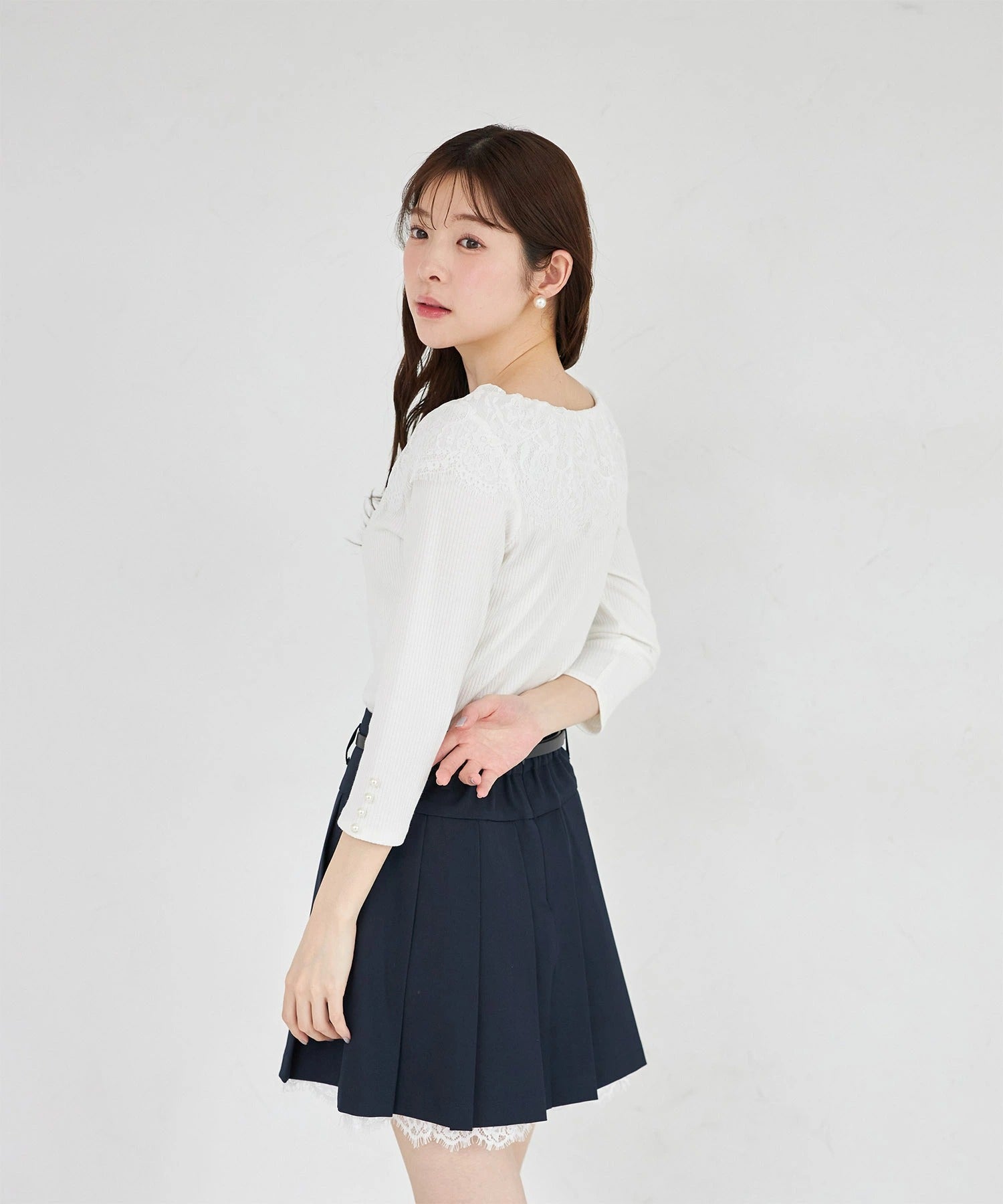 トッコクローゼット tocco closet ビックレース付きリブカットソープルオーバ ホワイト