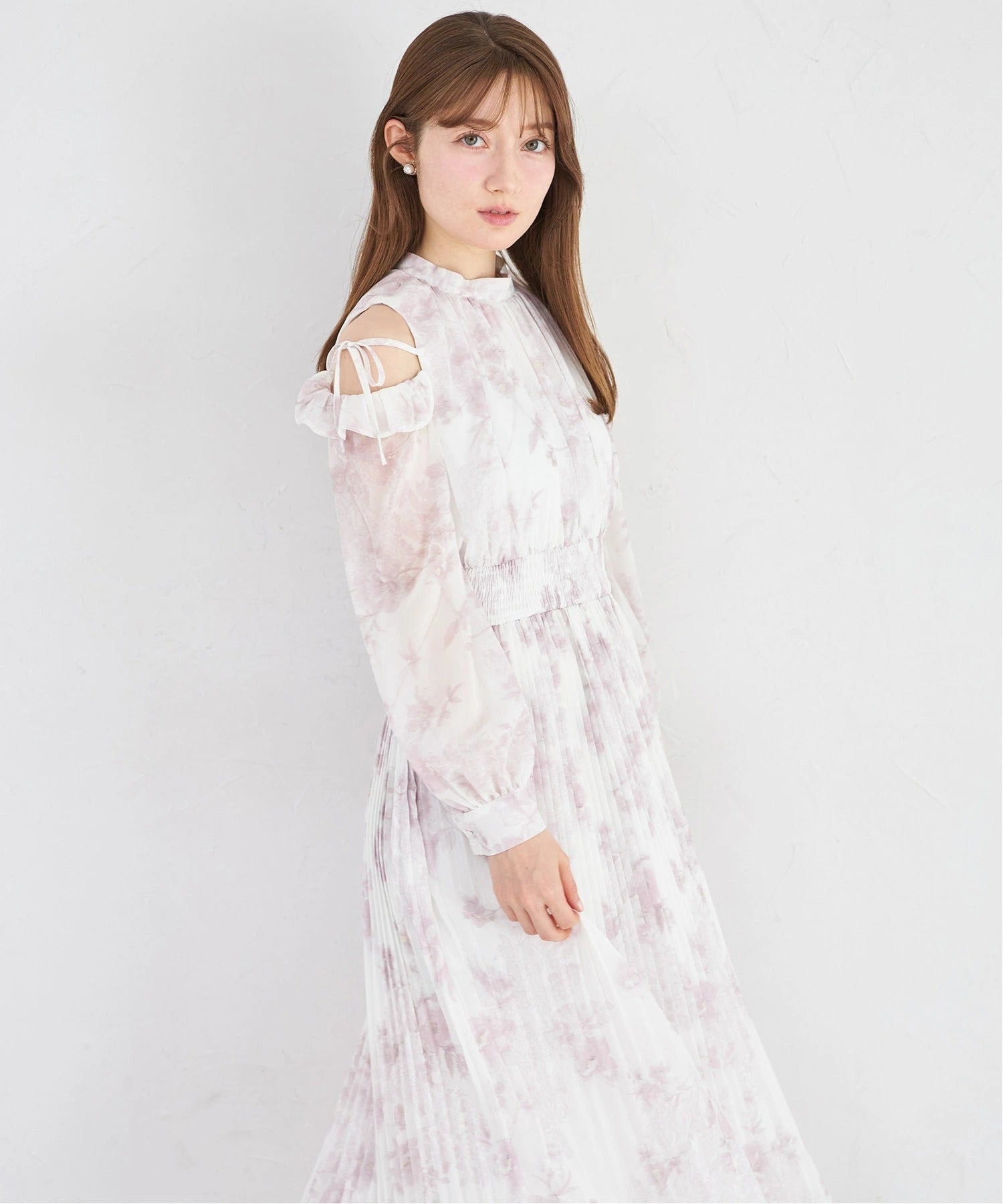 トッコクローゼット tocco closet ウエストシャーリングフラワープリント肩開きサイドリボンOP ピンク