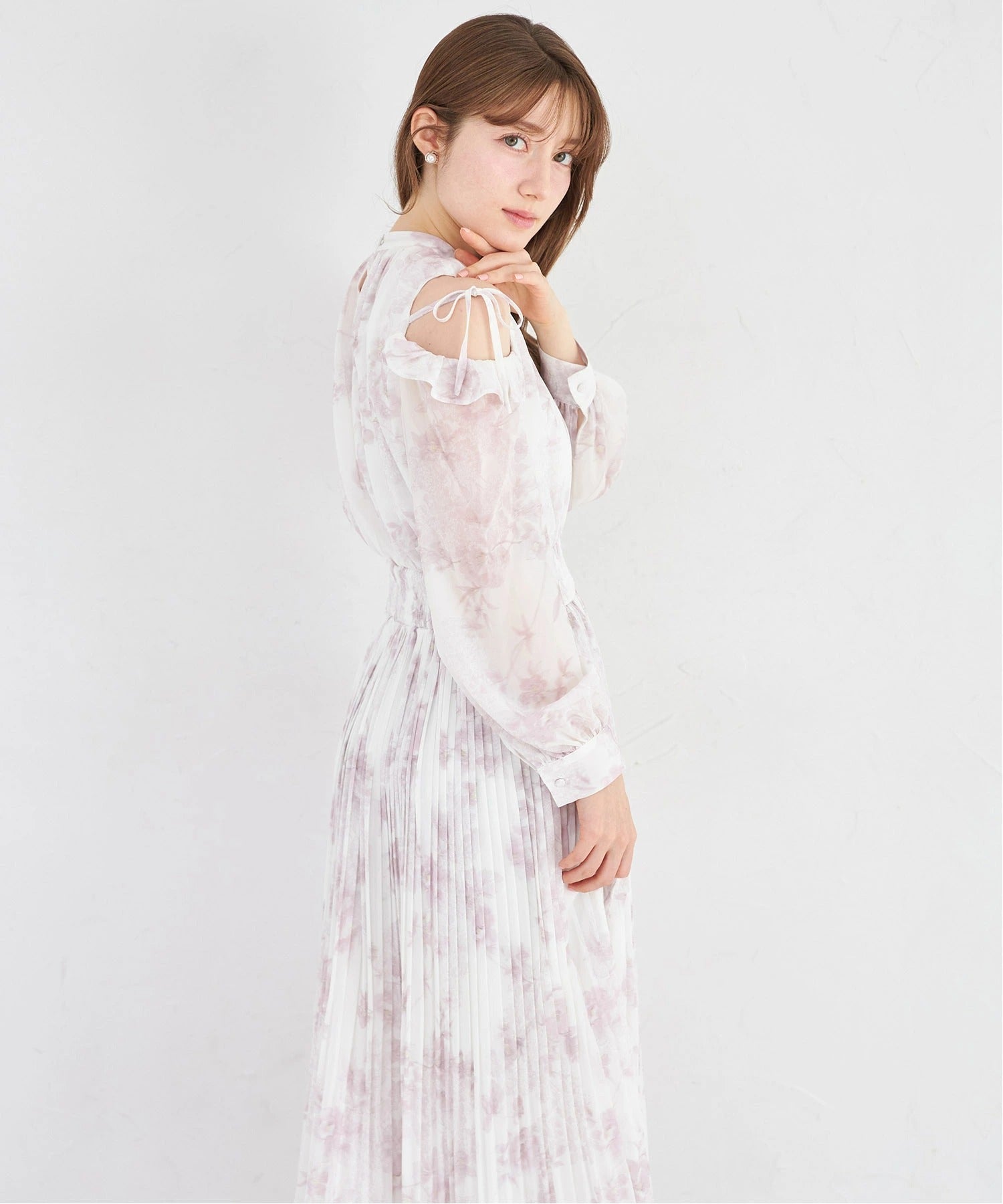 トッコクローゼット tocco closet ウエストシャーリングフラワープリント肩開きサイドリボンOP ピンク