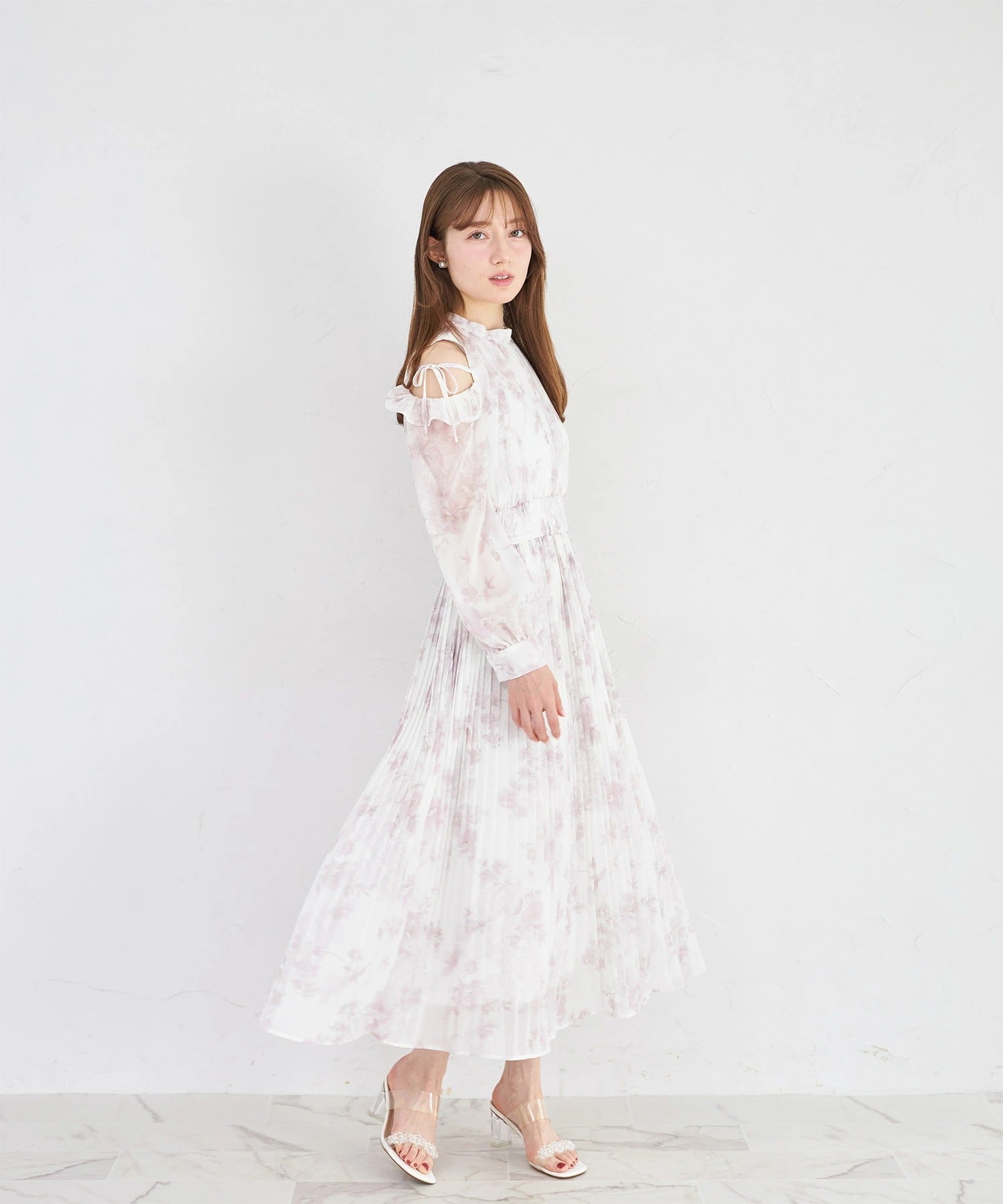 トッコクローゼット tocco closet ウエストシャーリングフラワープリント肩開きサイドリボンOP ピンク