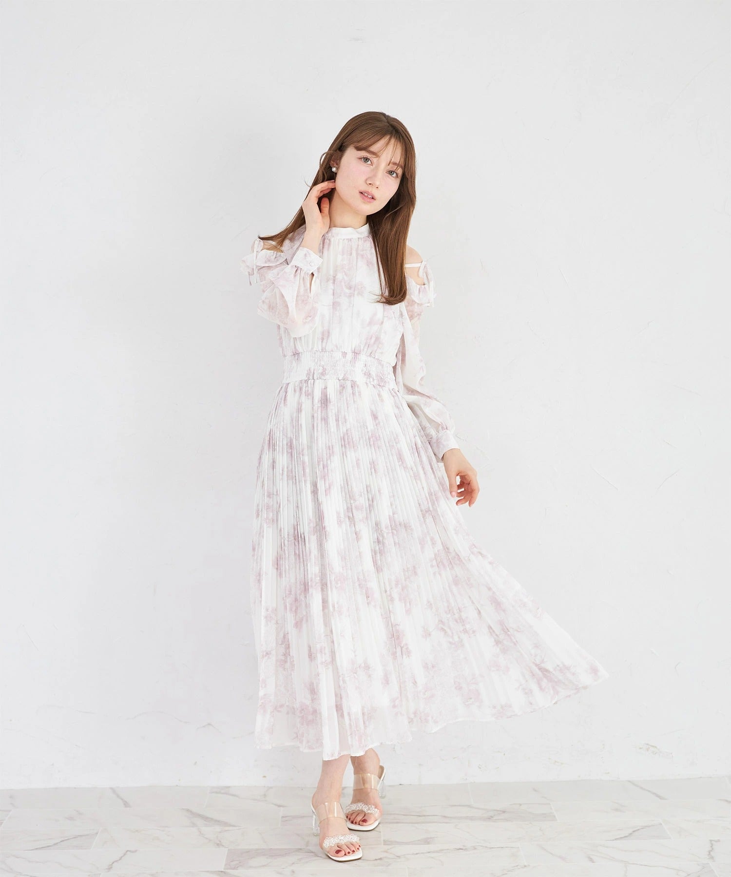 トッコクローゼット tocco closet ウエストシャーリングフラワープリント肩開きサイドリボンOP ピンク