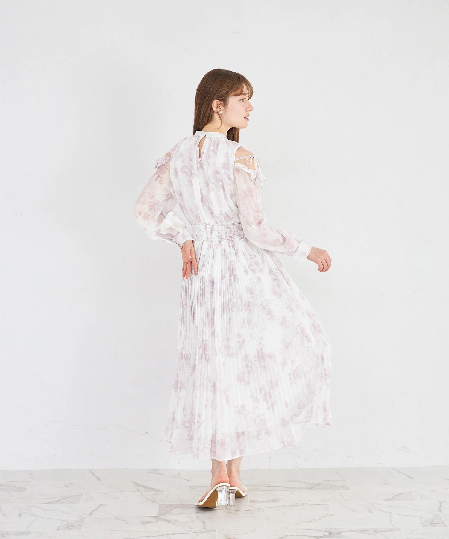 トッコクローゼット tocco closet ウエストシャーリングフラワープリント肩開きサイドリボンOP ピンク