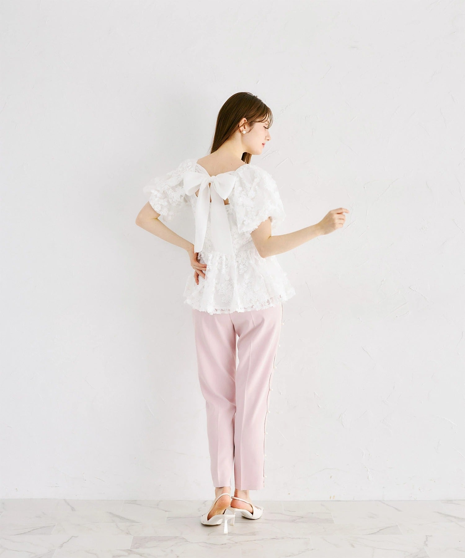 トッコクローゼット tocco closet 後ろリボン付き立体フラワーギャザーブラウス ホワイト