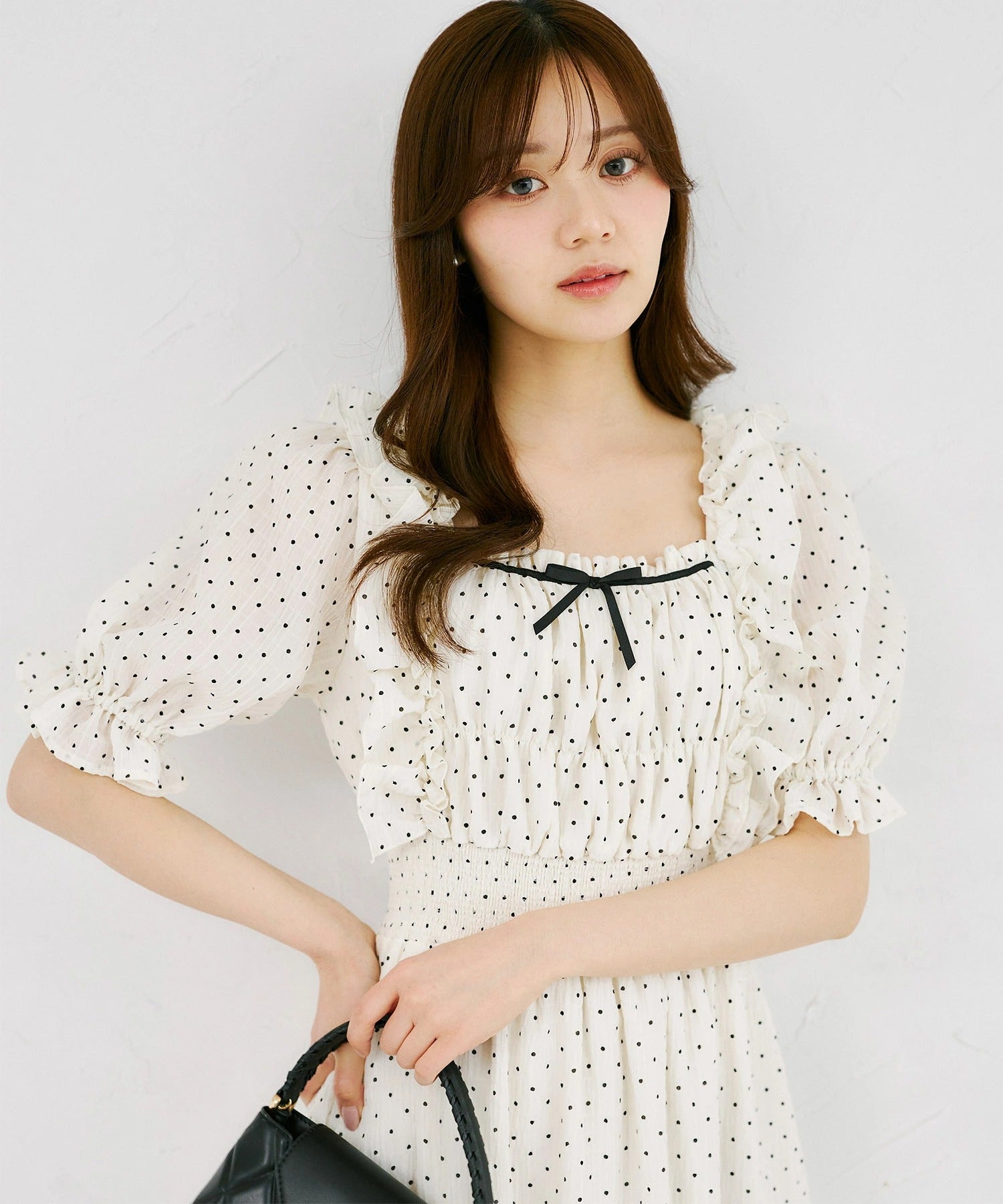 トッコクローゼット tocco closet リボン＆フリル付きウエストシャーリングドットワンピース ホワイト