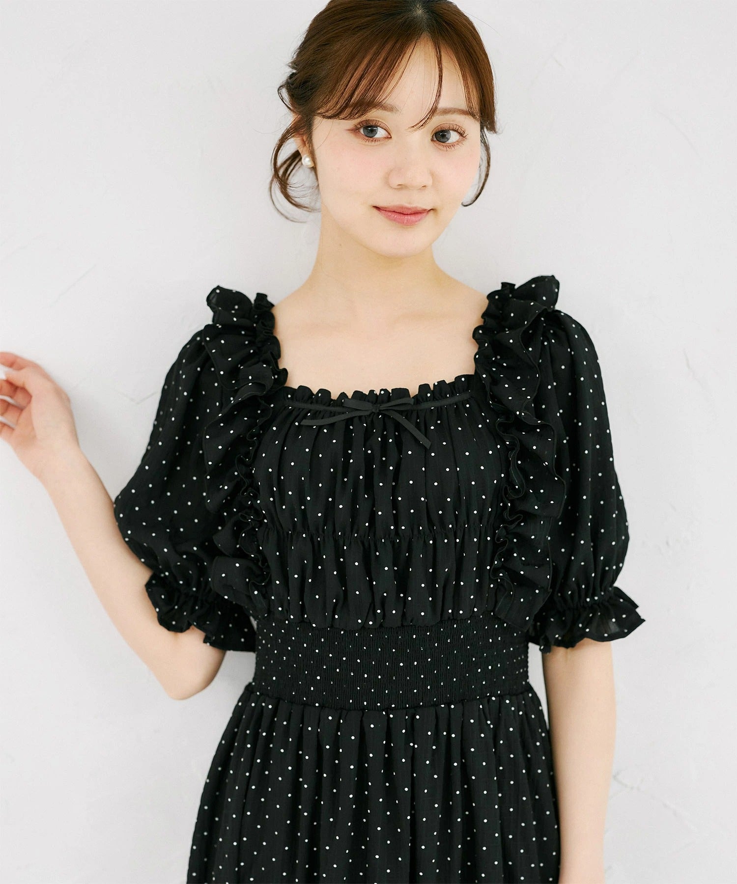 トッコクローゼット tocco closet リボン＆フリル付きウエストシャーリングドットワンピース ブラック