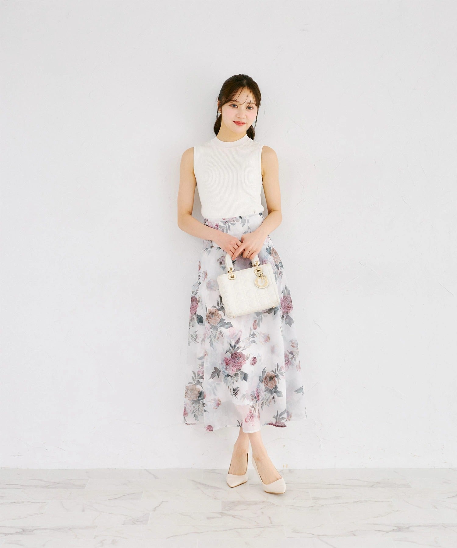 トッコクローゼット tocco closet リブニットトップス×刺繍入りパール釦シアーニットカーディガンのアンサンブル ホワイト