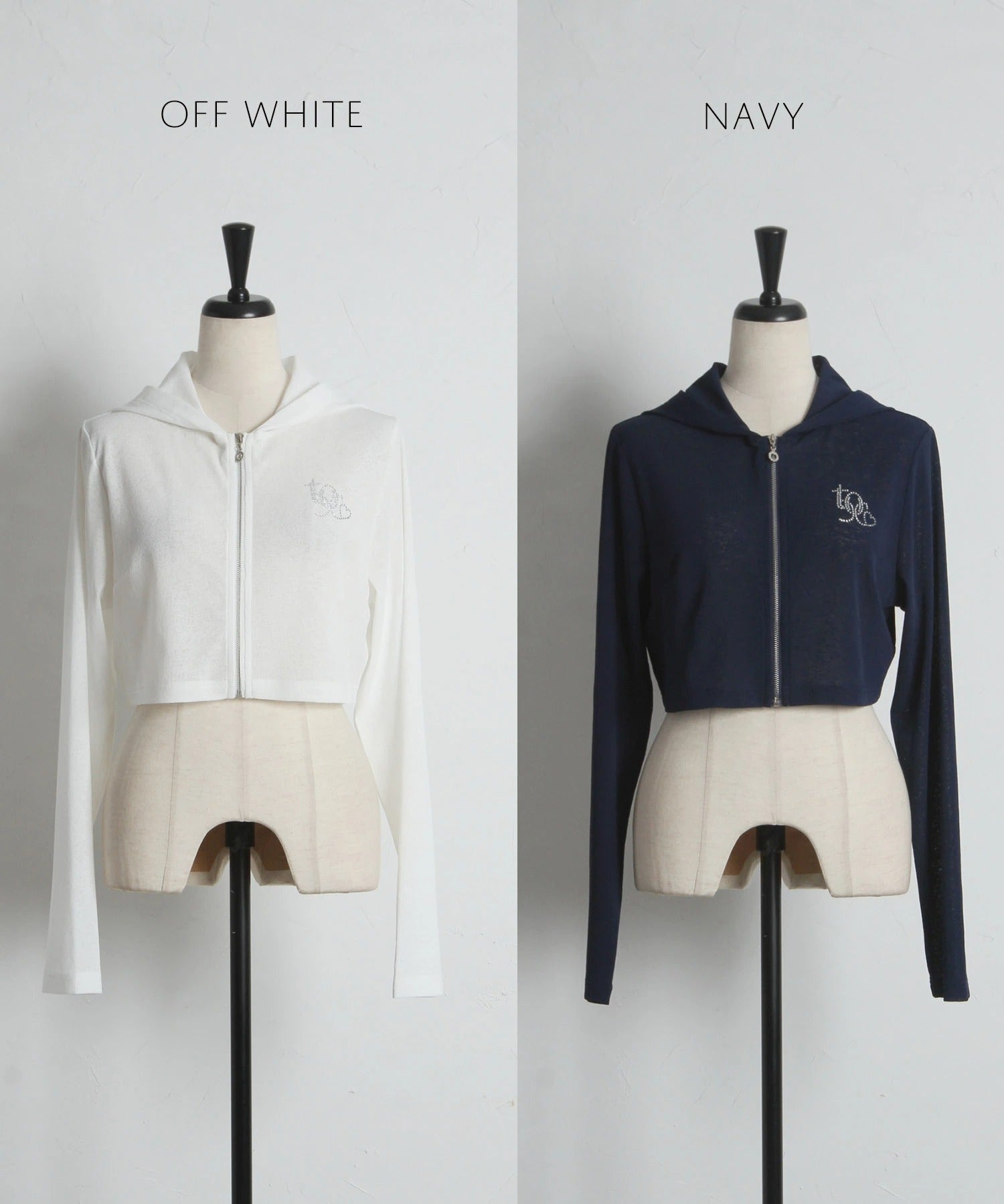 トッコクローゼット tocco closet ホットフィックスビジューロゴ入り梨地シアーショート丈パーカー ネイビー