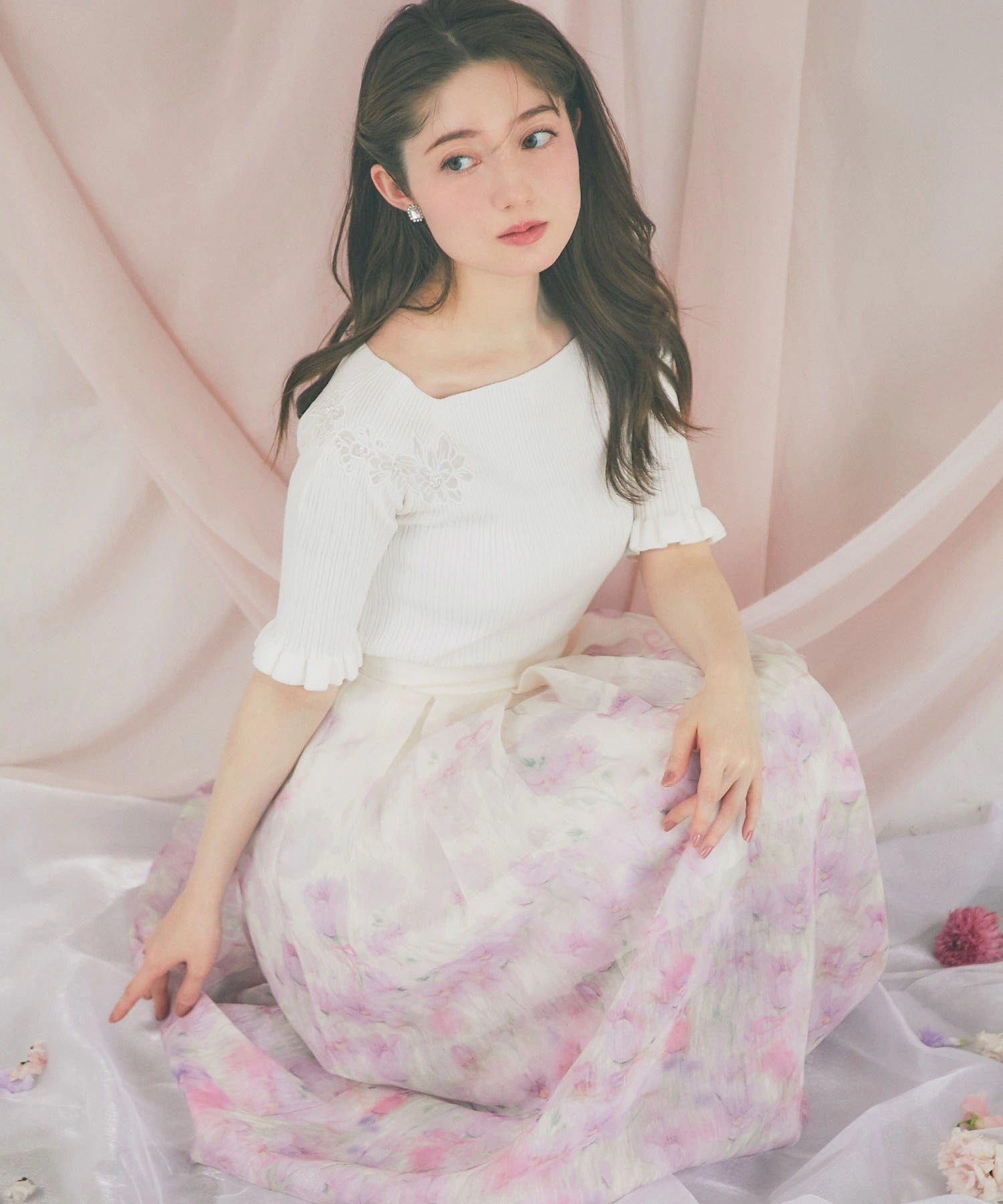 トッコクローゼット tocco closet ビジュー×フラワー刺繍リブニットプルオーバー ホワイト