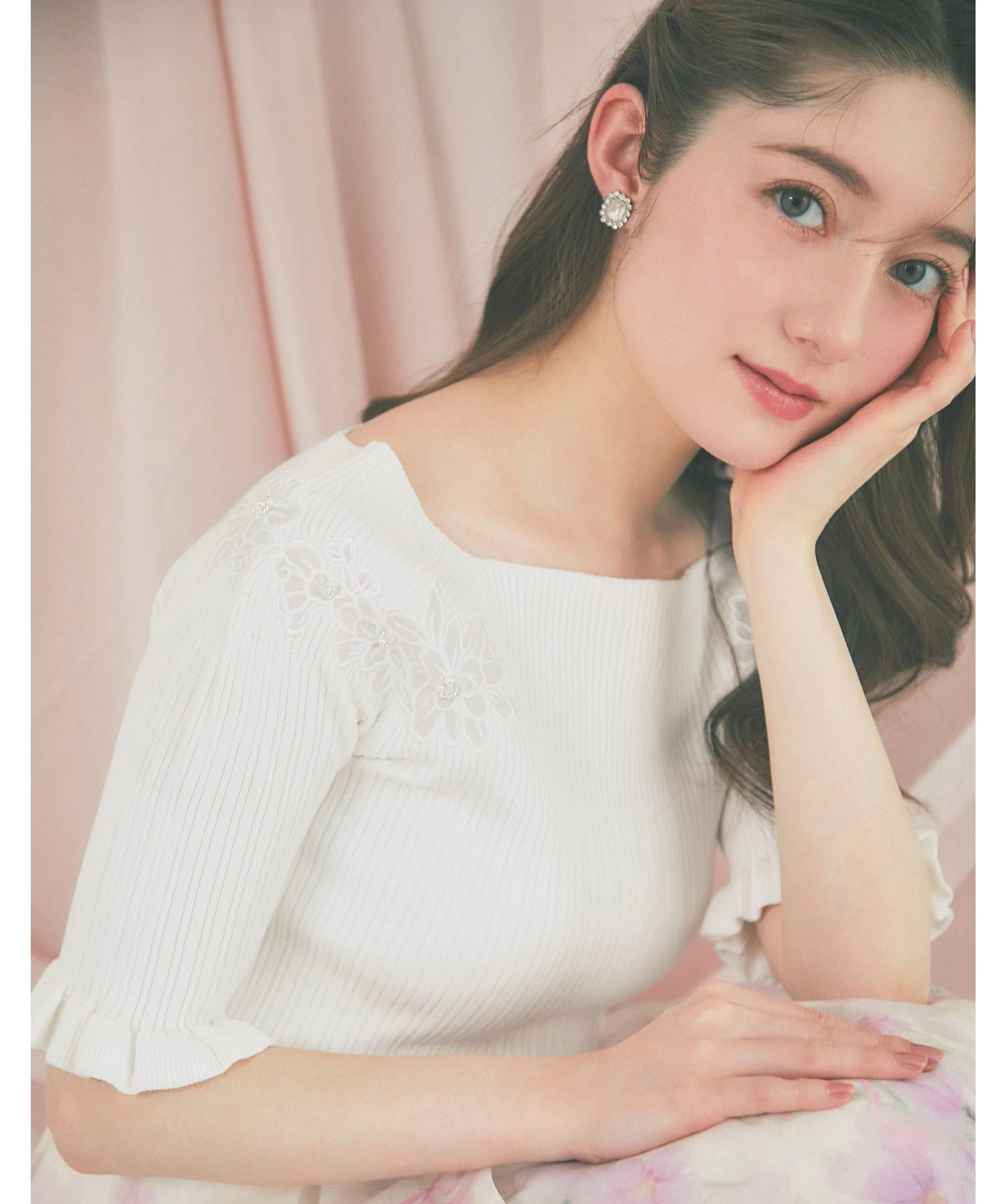 トッコクローゼット tocco closet ビジュー×フラワー刺繍リブニットプルオーバー ホワイト