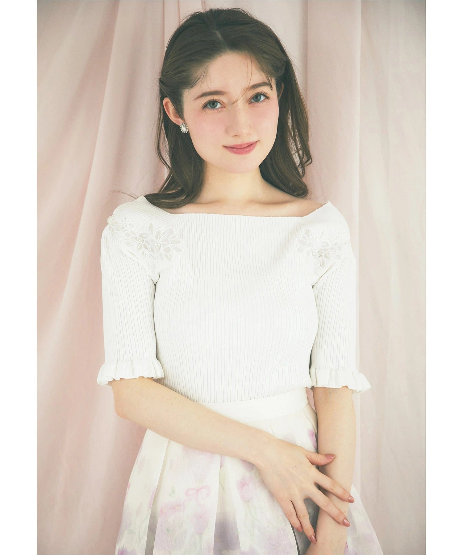 トッコクローゼット tocco closet ビジュー×フラワー刺繍リブニットプルオーバー ホワイト