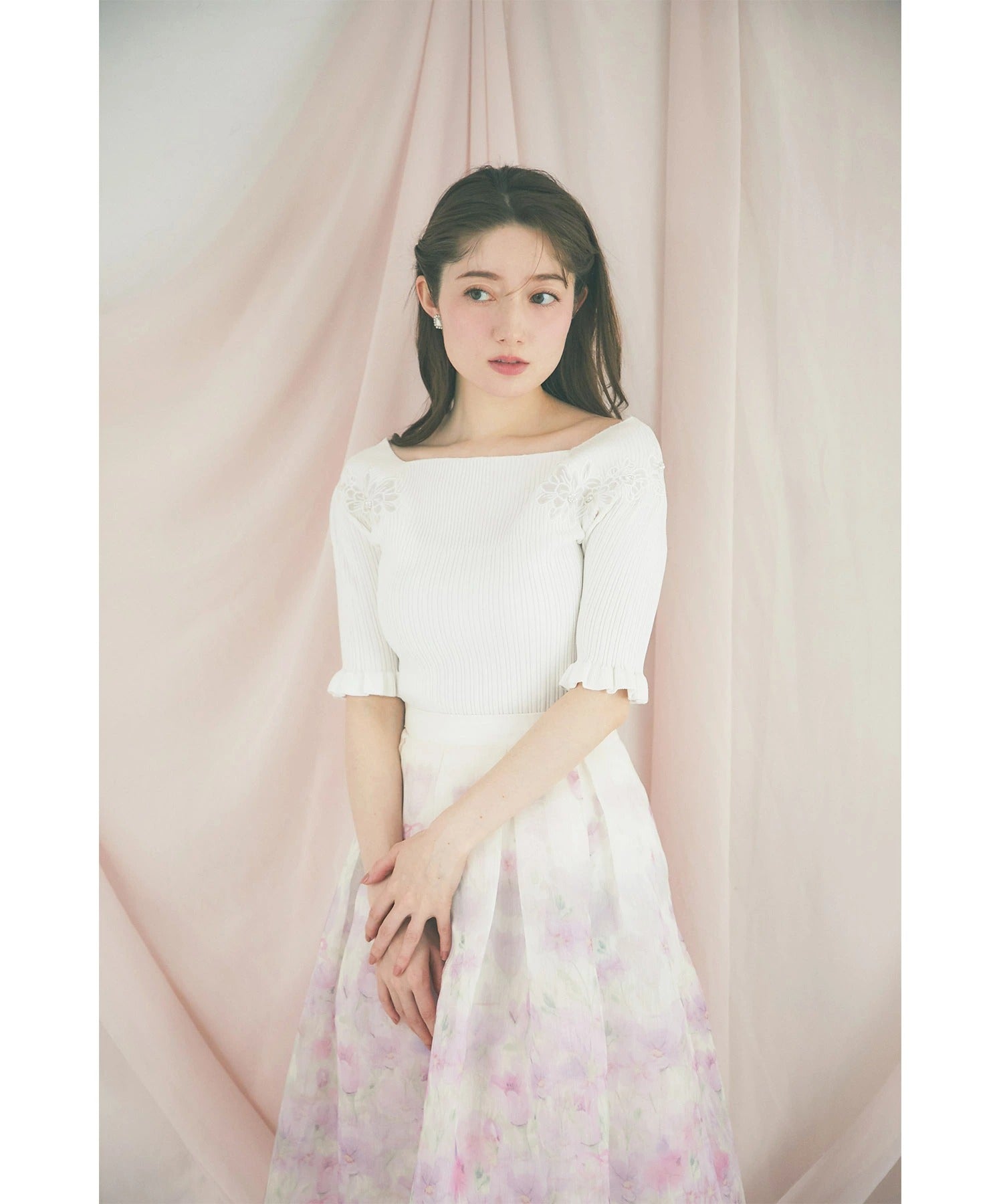 トッコクローゼット tocco closet ビジュー×フラワー刺繍リブニットプルオーバー ホワイト