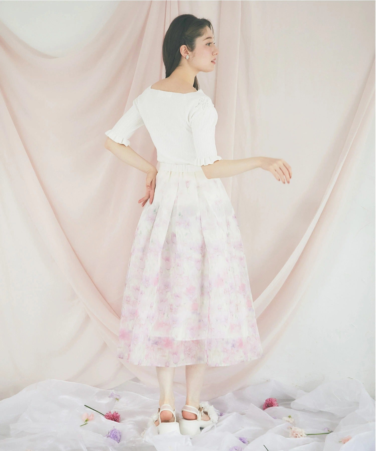 トッコクローゼット tocco closet ビジュー×フラワー刺繍リブニットプルオーバー ホワイト