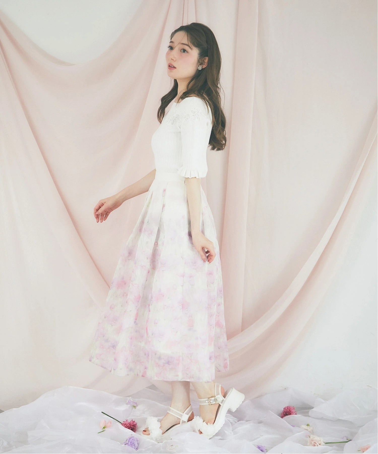 トッコクローゼット tocco closet ビジュー×フラワー刺繍リブニットプルオーバー ホワイト
