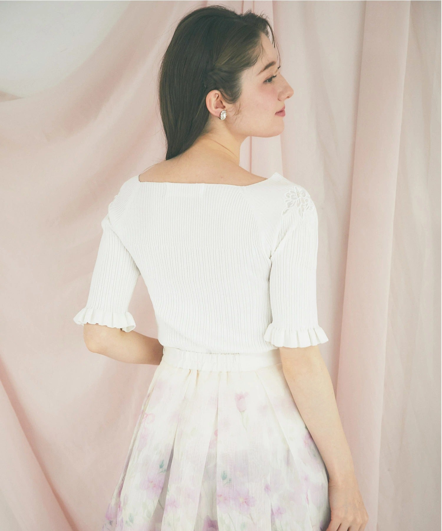 トッコクローゼット tocco closet ビジュー×フラワー刺繍リブニットプルオーバー ホワイト