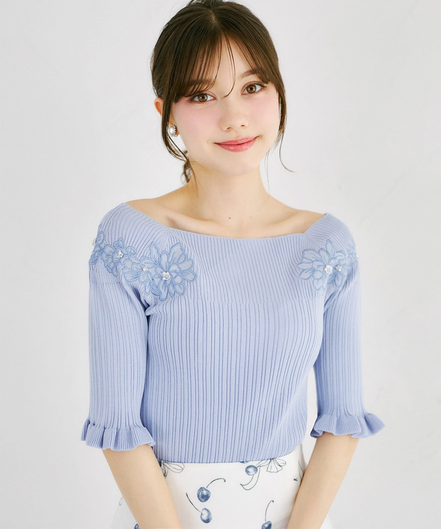 トッコクローゼット tocco closet ビジュー×フラワー刺繍リブニットプルオーバー ブルー