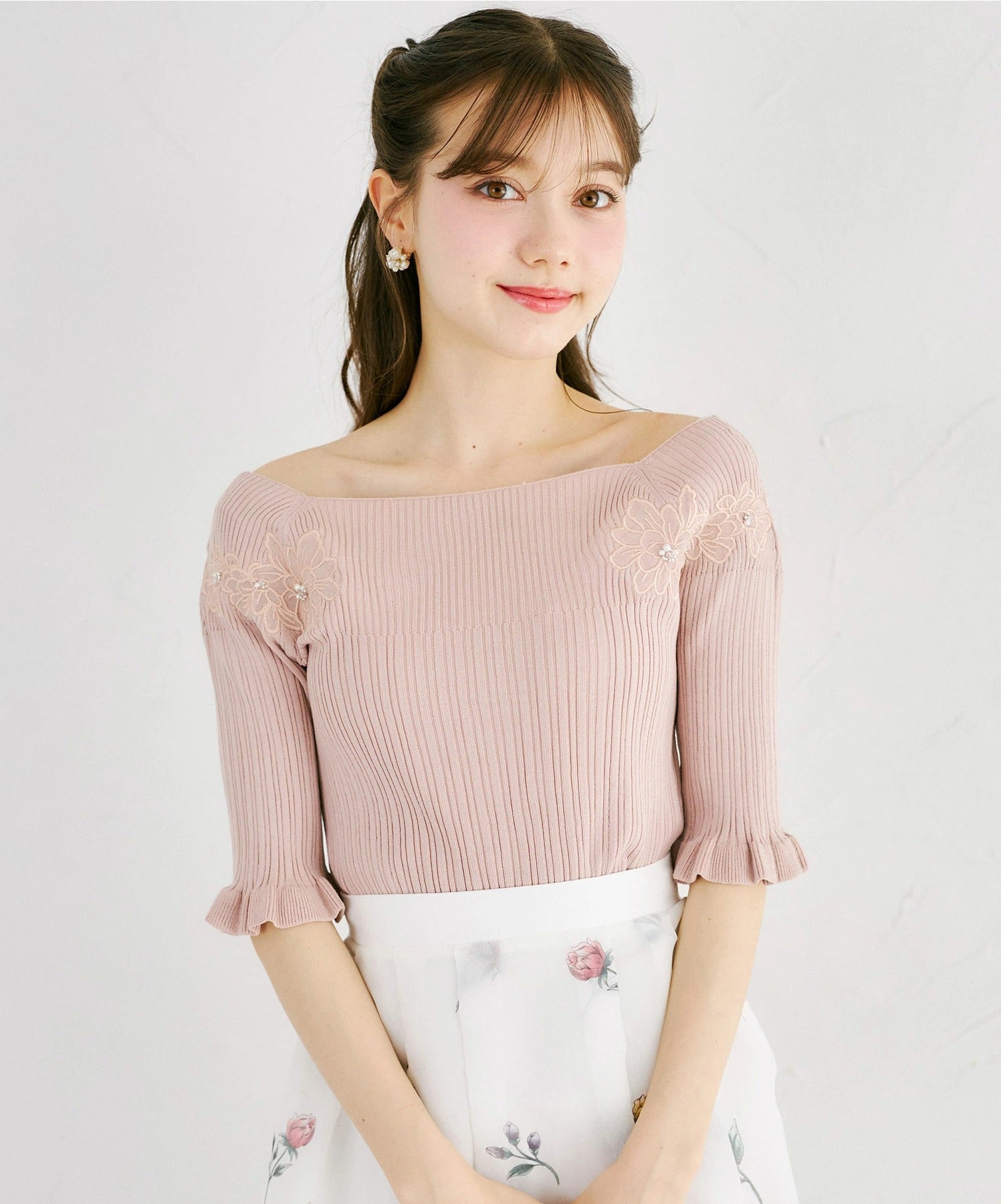 トッコクローゼット tocco closet ビジュー×フラワー刺繍リブニットプルオーバー ピンク