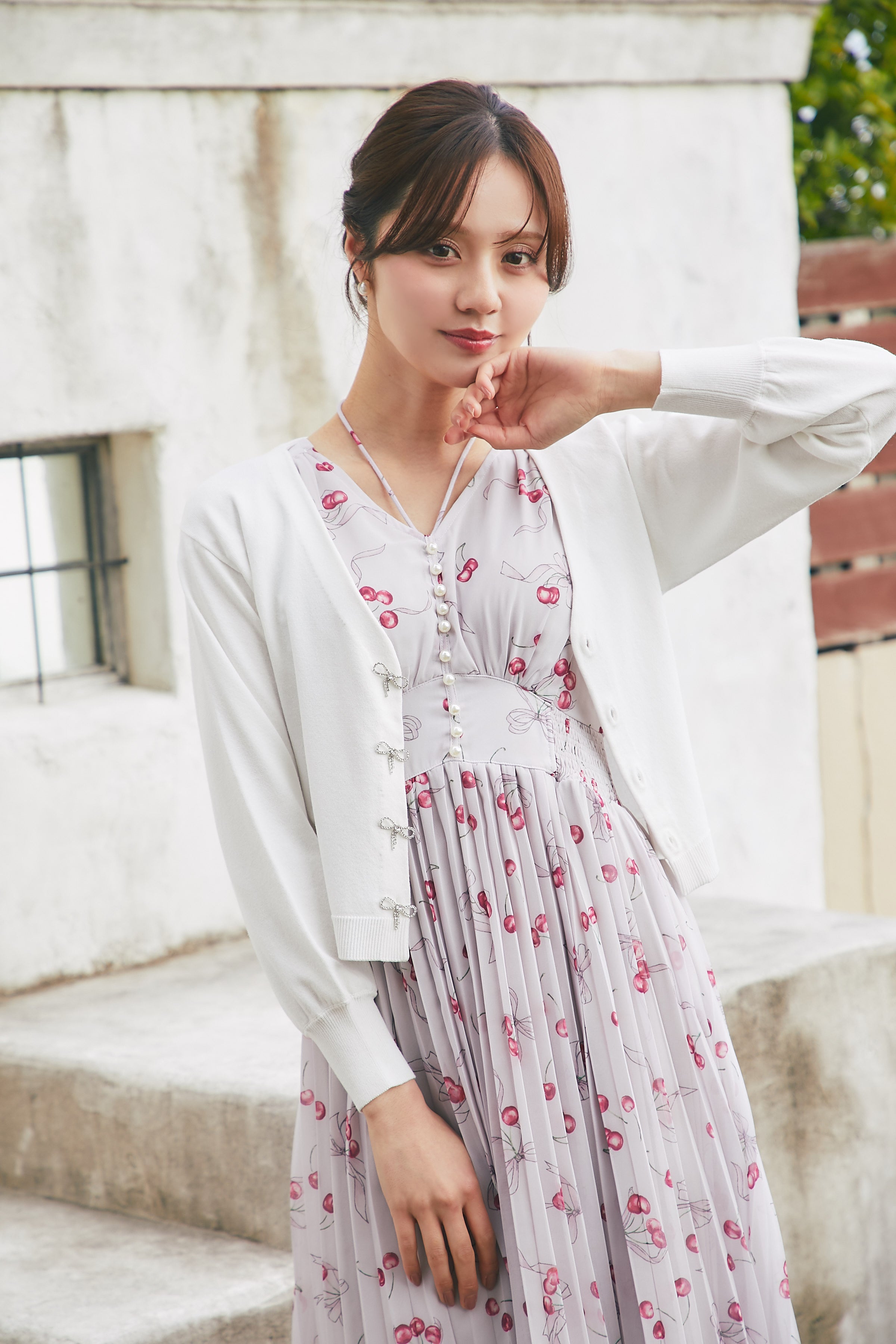 トッコクローゼット tocco closet リボンビジュー釦Vネックニットカーディガン ホワイト