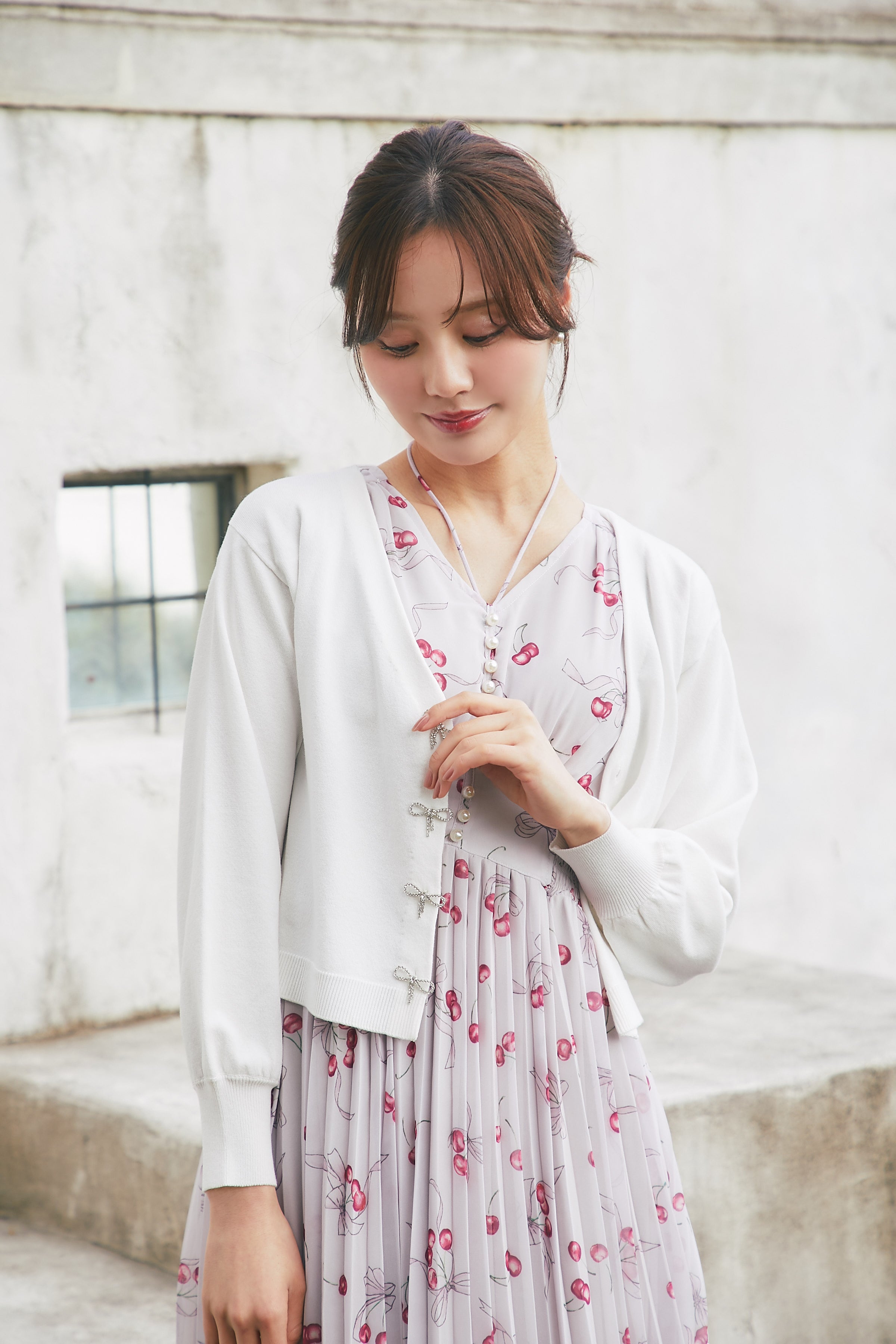 トッコクローゼット tocco closet リボンビジュー釦Vネックニットカーディガン ホワイト
