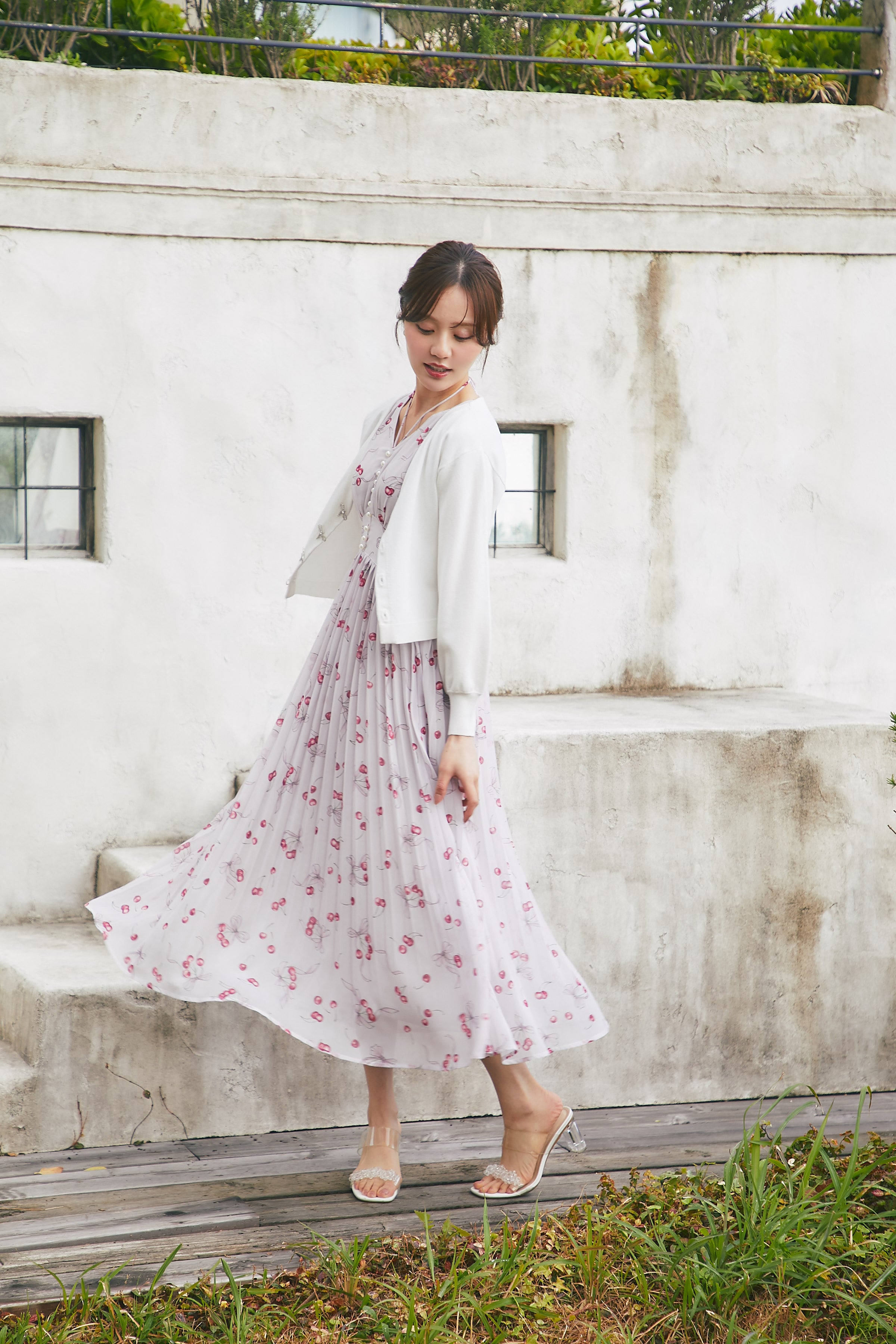 トッコクローゼット tocco closet リボンビジュー釦Vネックニットカーディガン ホワイト