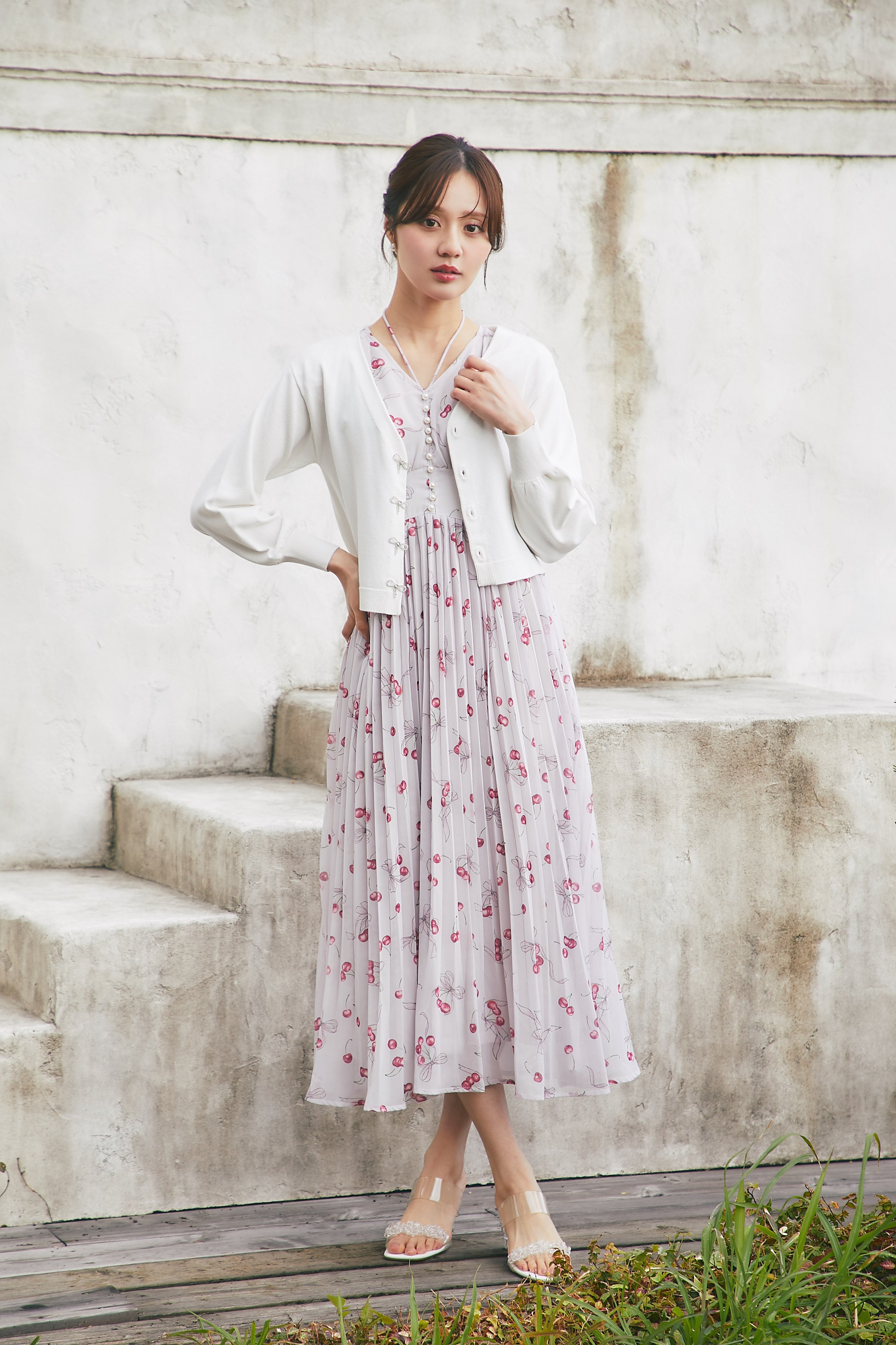 トッコクローゼット tocco closet リボンビジュー釦Vネックニットカーディガン ホワイト