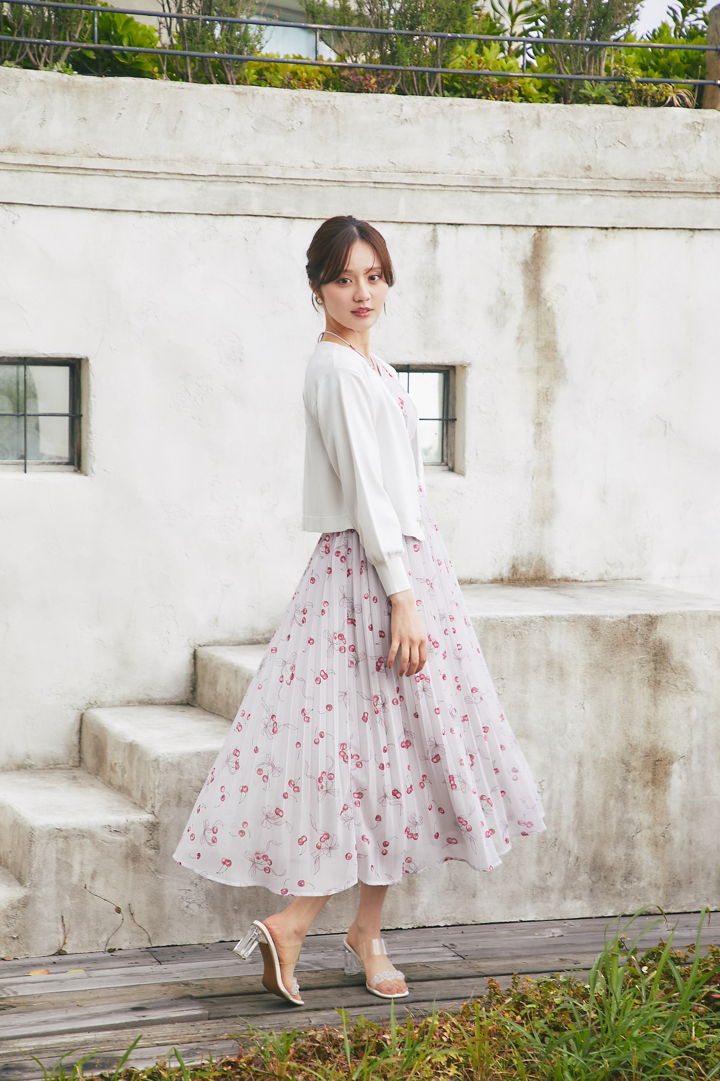トッコクローゼット tocco closet リボンビジュー釦Vネックニットカーディガン ホワイト