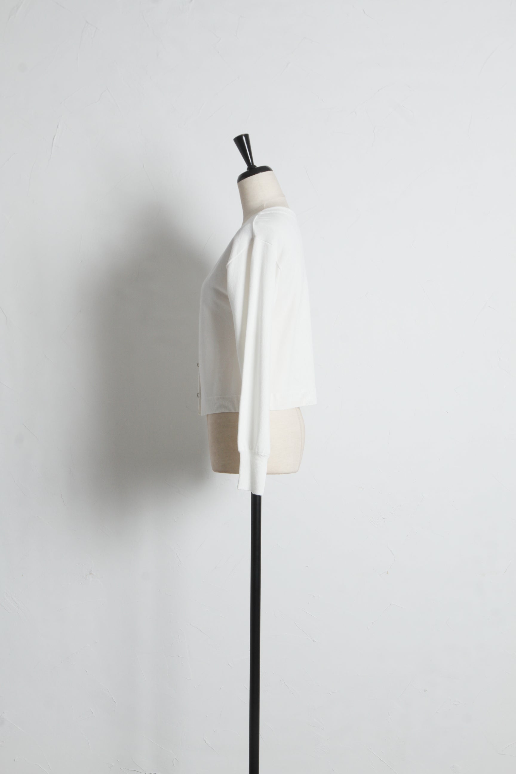 トッコクローゼット tocco closet リボンビジュー釦Vネックニットカーディガン ホワイト