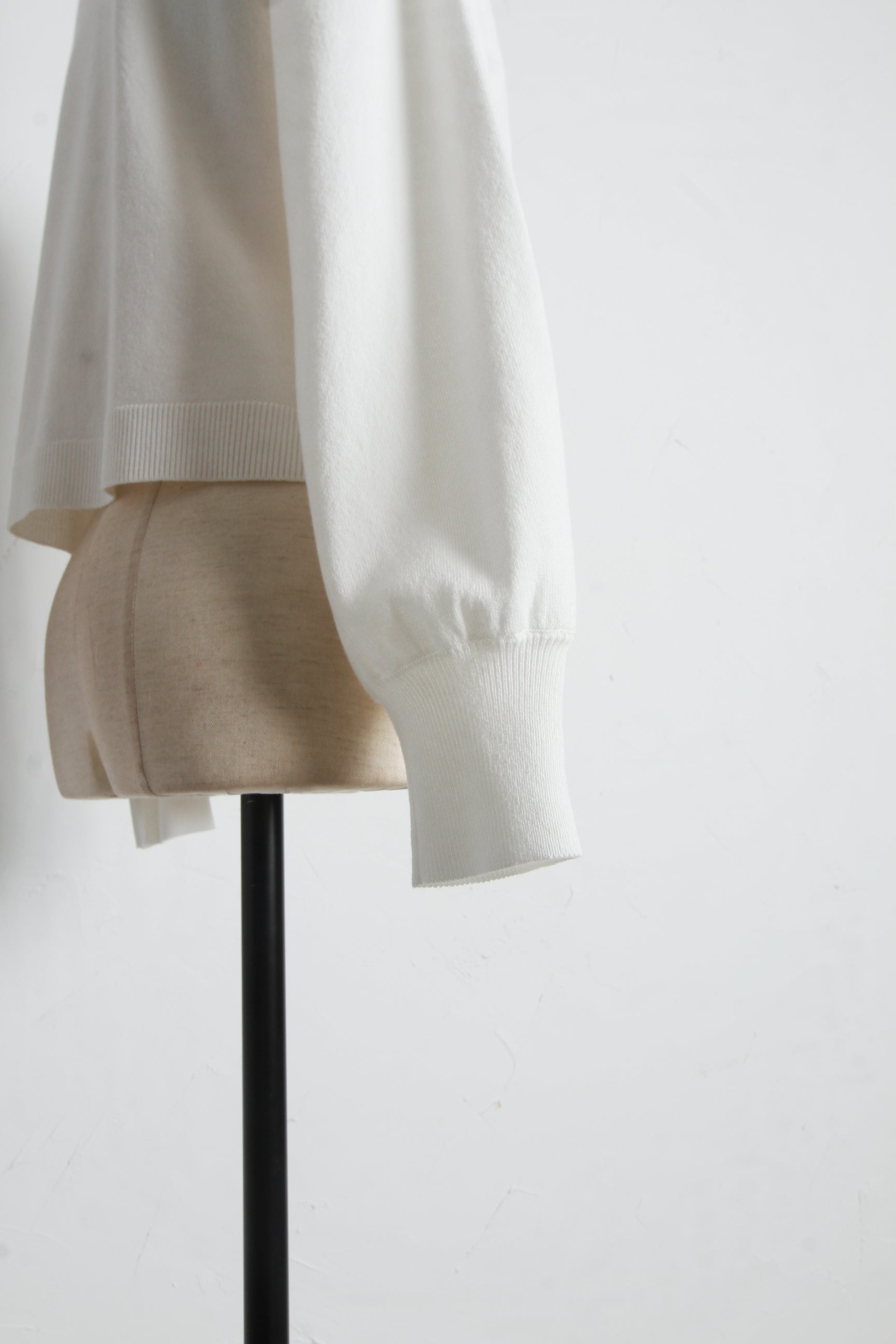 トッコクローゼット tocco closet リボンビジュー釦Vネックニットカーディガン ホワイト