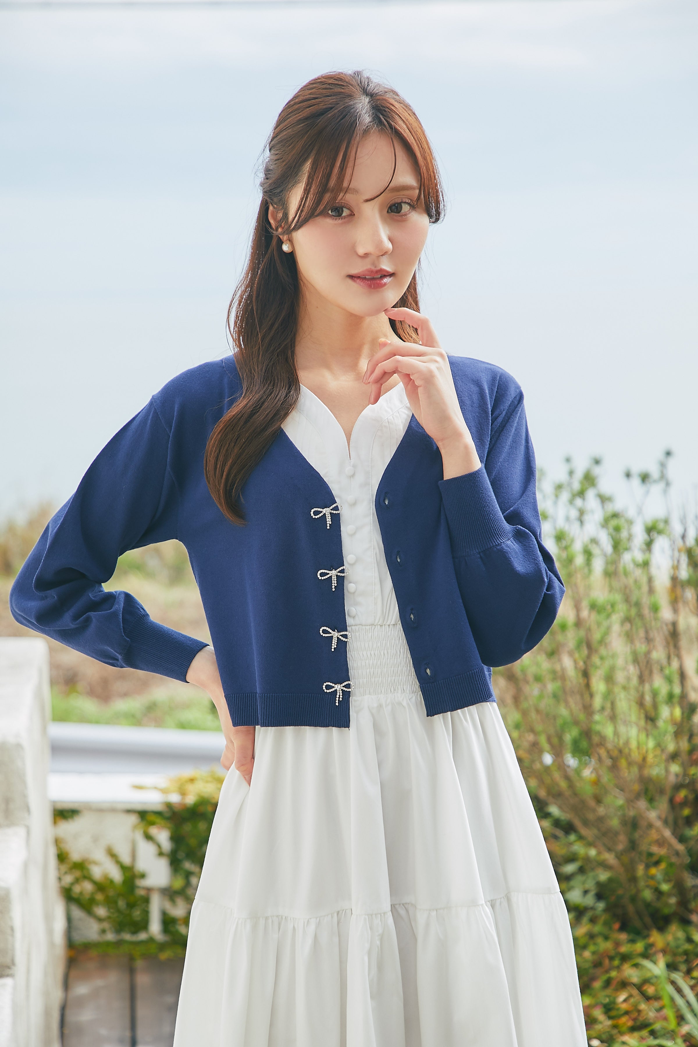 トッコクローゼット tocco closet リボンビジュー釦Vネックニットカーディガン ネイビー