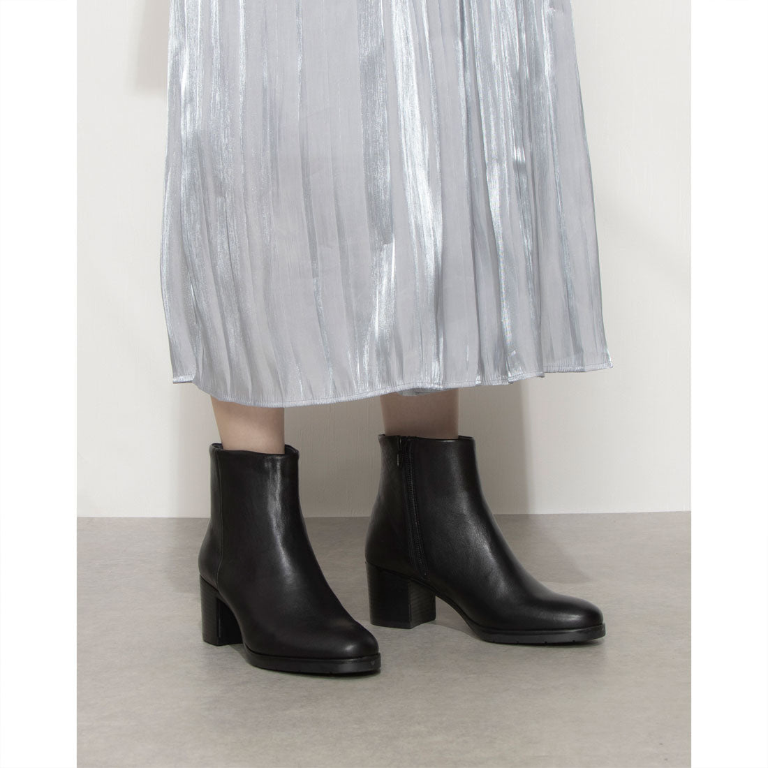 PIEDI NUDI genuine leather simple short boots