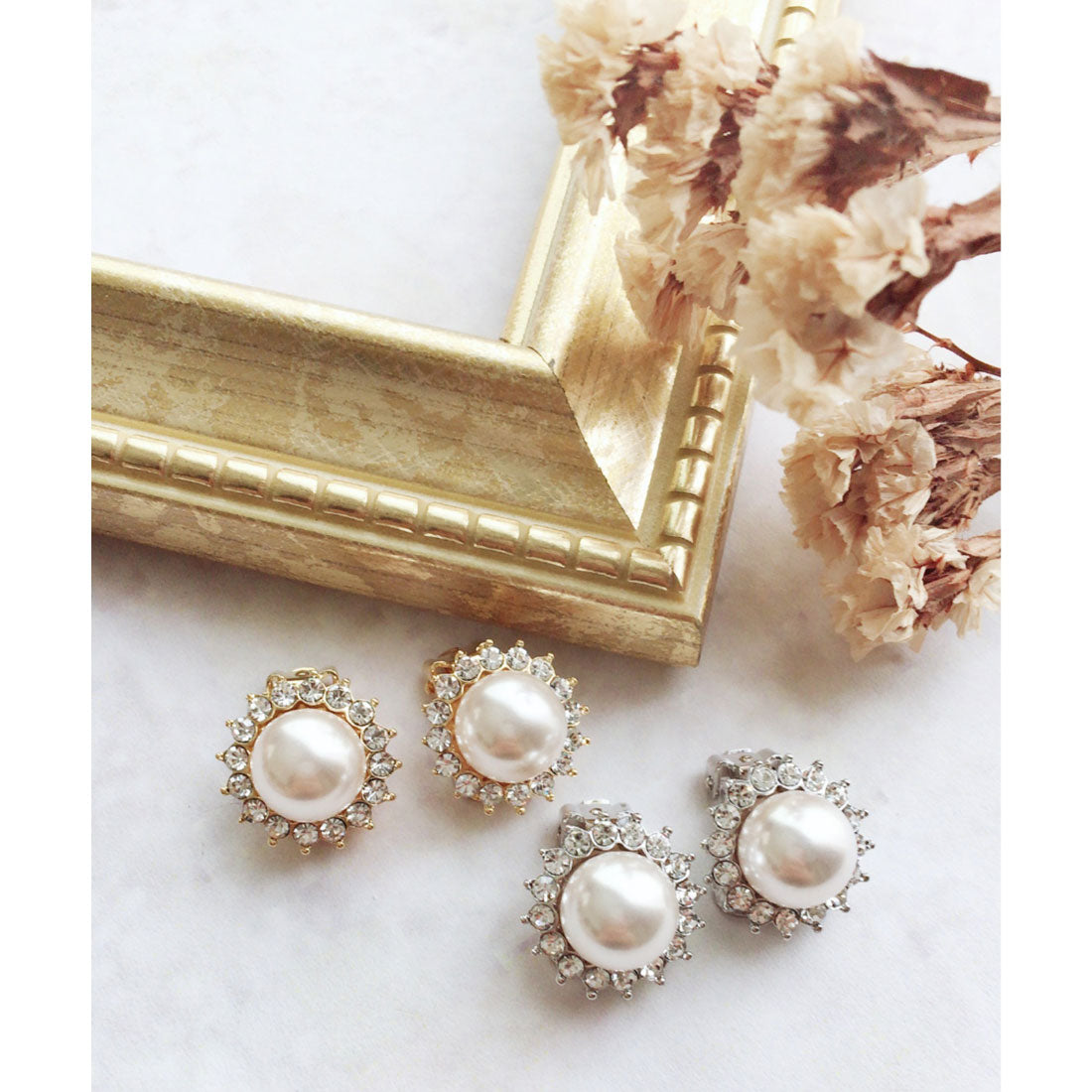 Placebo Pearl Stud Earrings