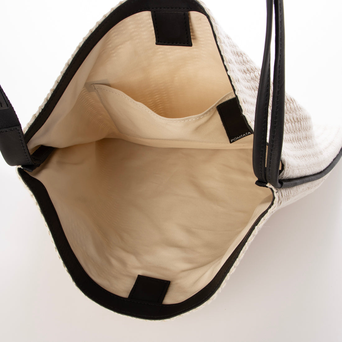 ポンタタ POMTATA P2736 OWEN FLAT TOTE M （ブラック） ブラック
