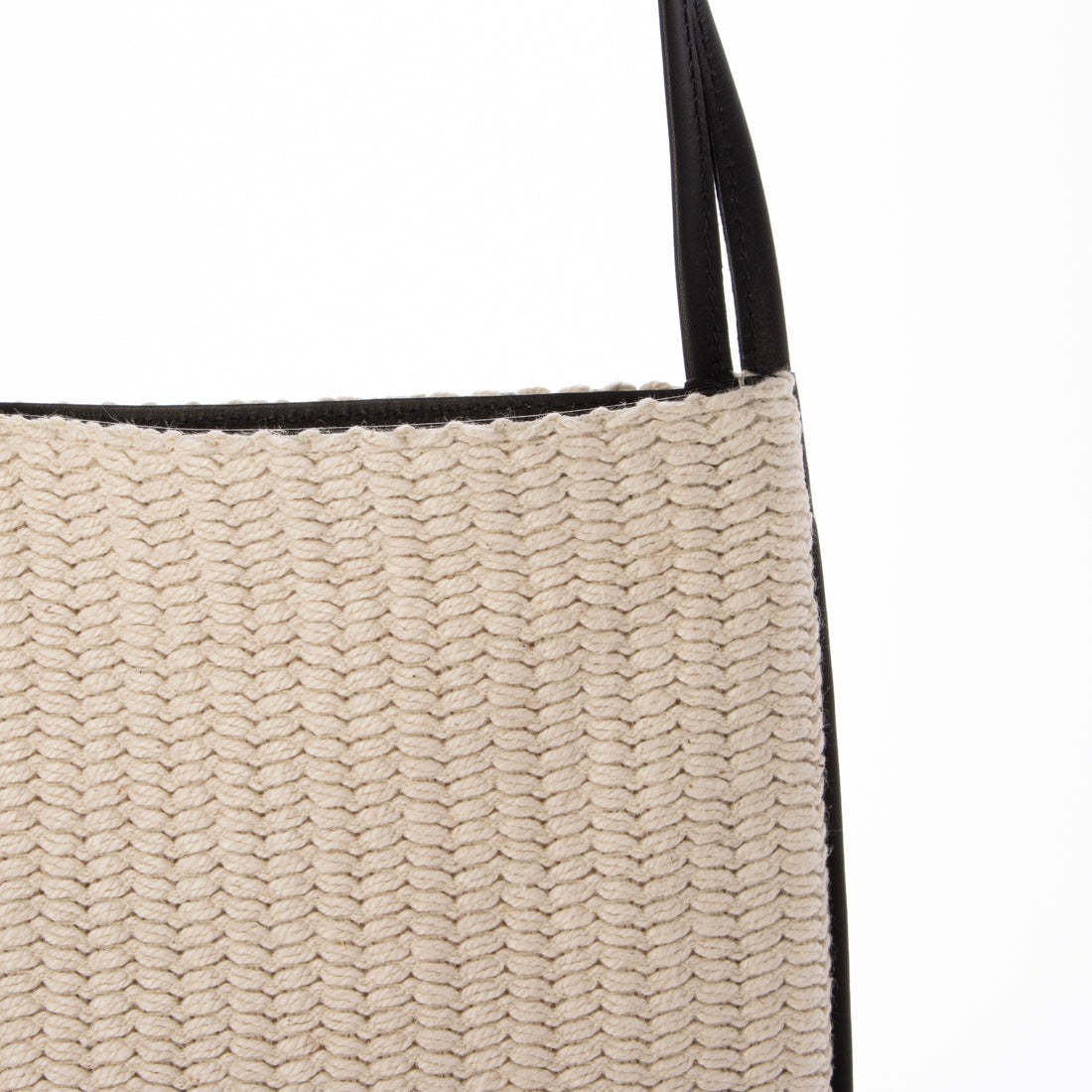 ポンタタ POMTATA P2736 OWEN FLAT TOTE M （ブラック） ブラック