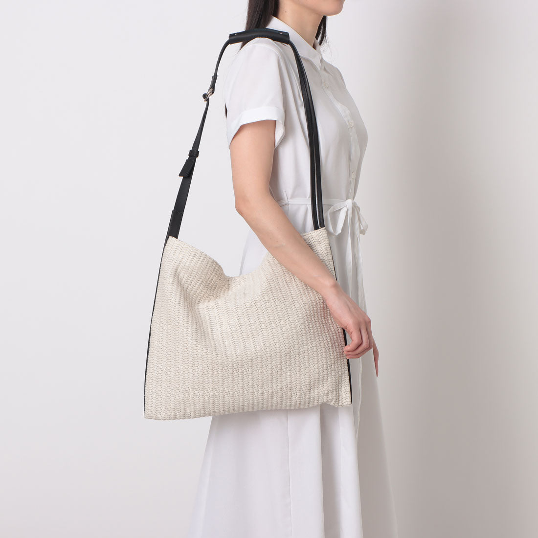 ポンタタ POMTATA P2736 OWEN FLAT TOTE M （ブラック） ブラック