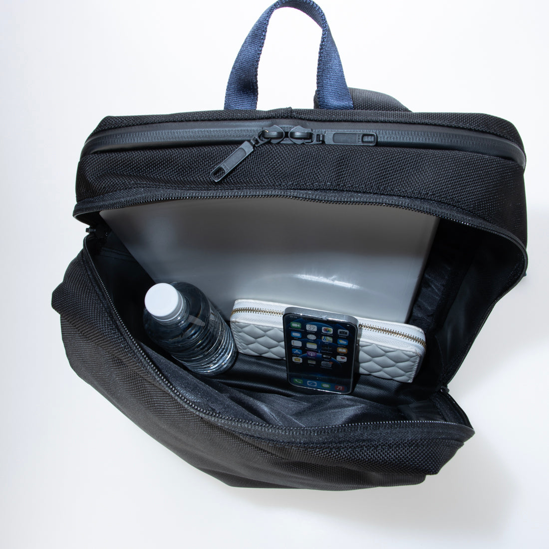 ポンタタ POMTATA P2550 SLIG BACKPACK L （ブラック） ブラック