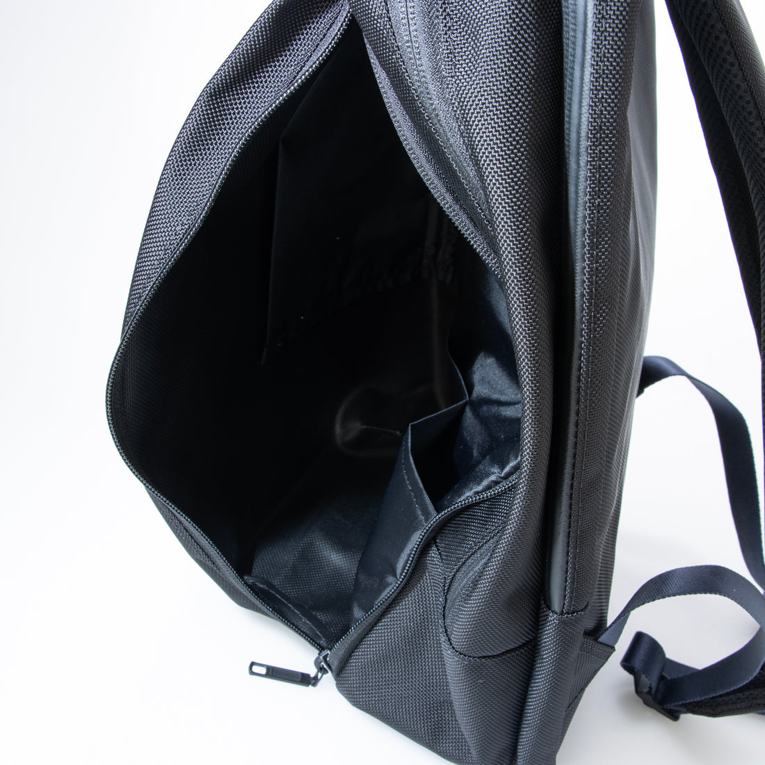 ポンタタ POMTATA P2550 SLIG BACKPACK L （ブラック） ブラック