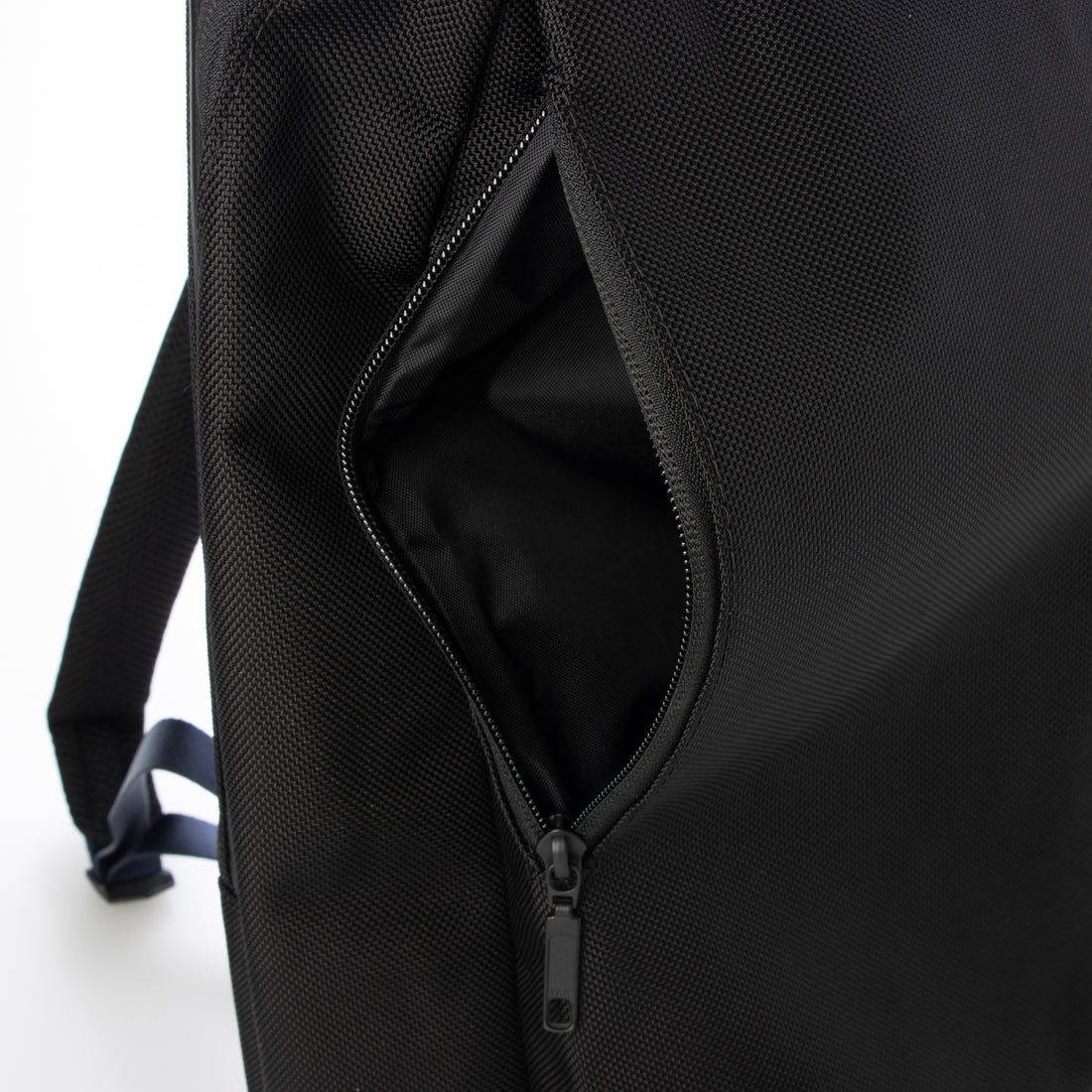 ポンタタ POMTATA P2550 SLIG BACKPACK L （ブラック） ブラック