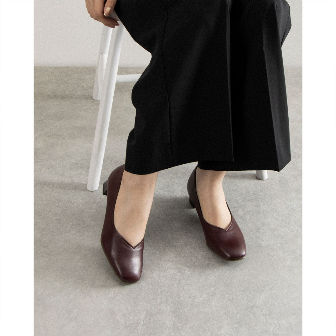 プレタポルテ PRET-A porter Vカットスクエア サスティナブルパンプス