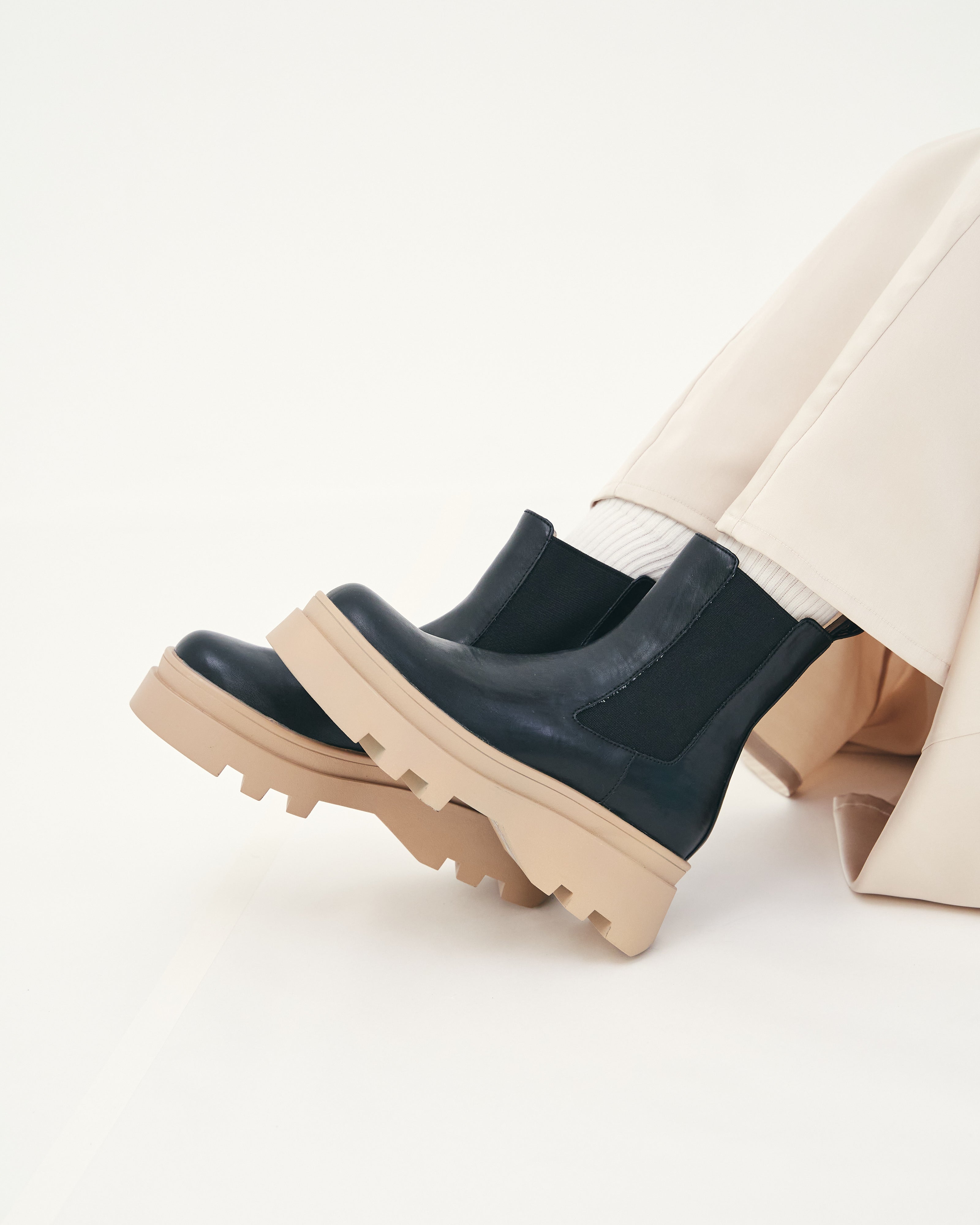 PRECIEUX JOUET Volume Sole Side Gore Boots