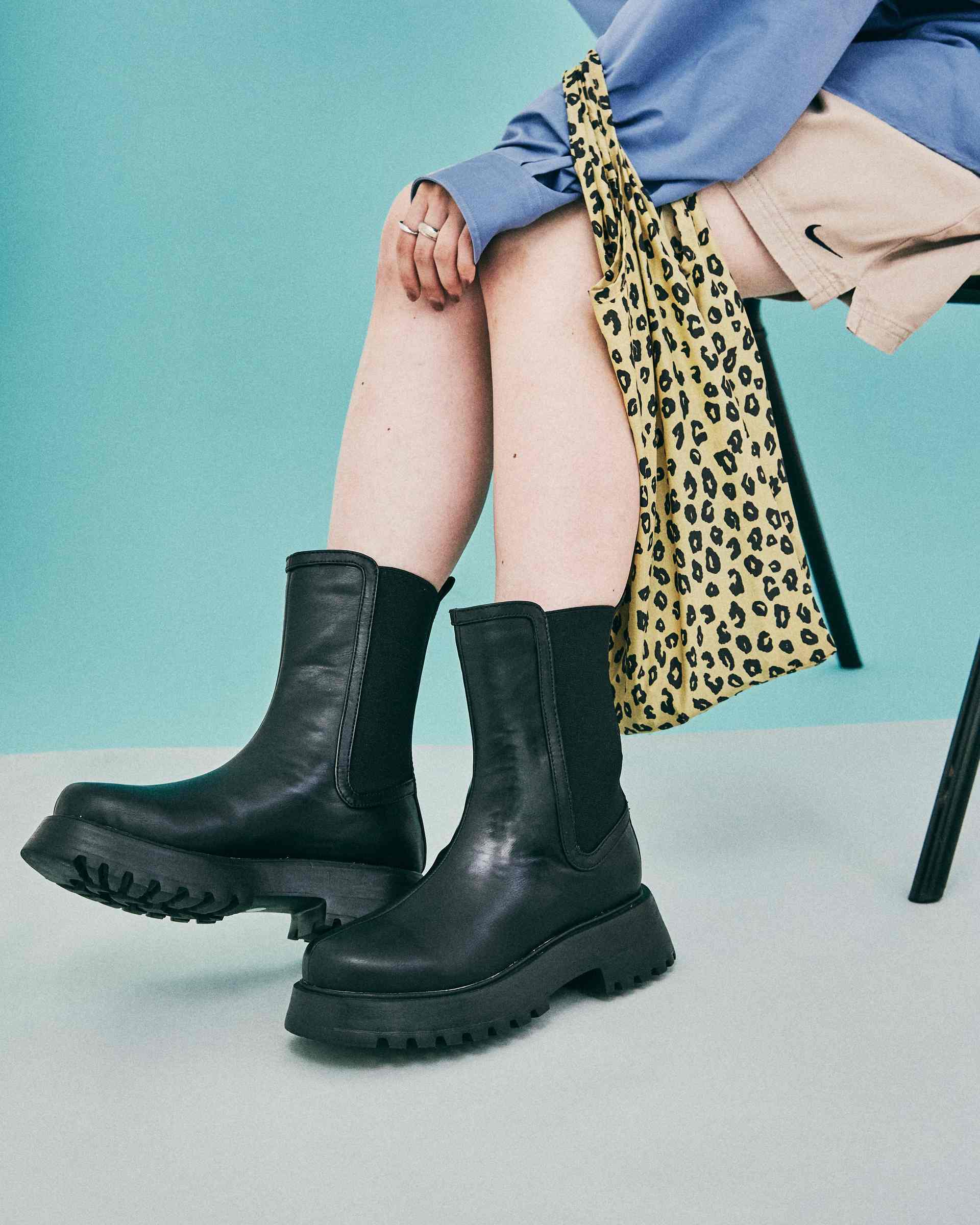 PRECIEUX JOUET Track Sole Mid Side Gore Boots