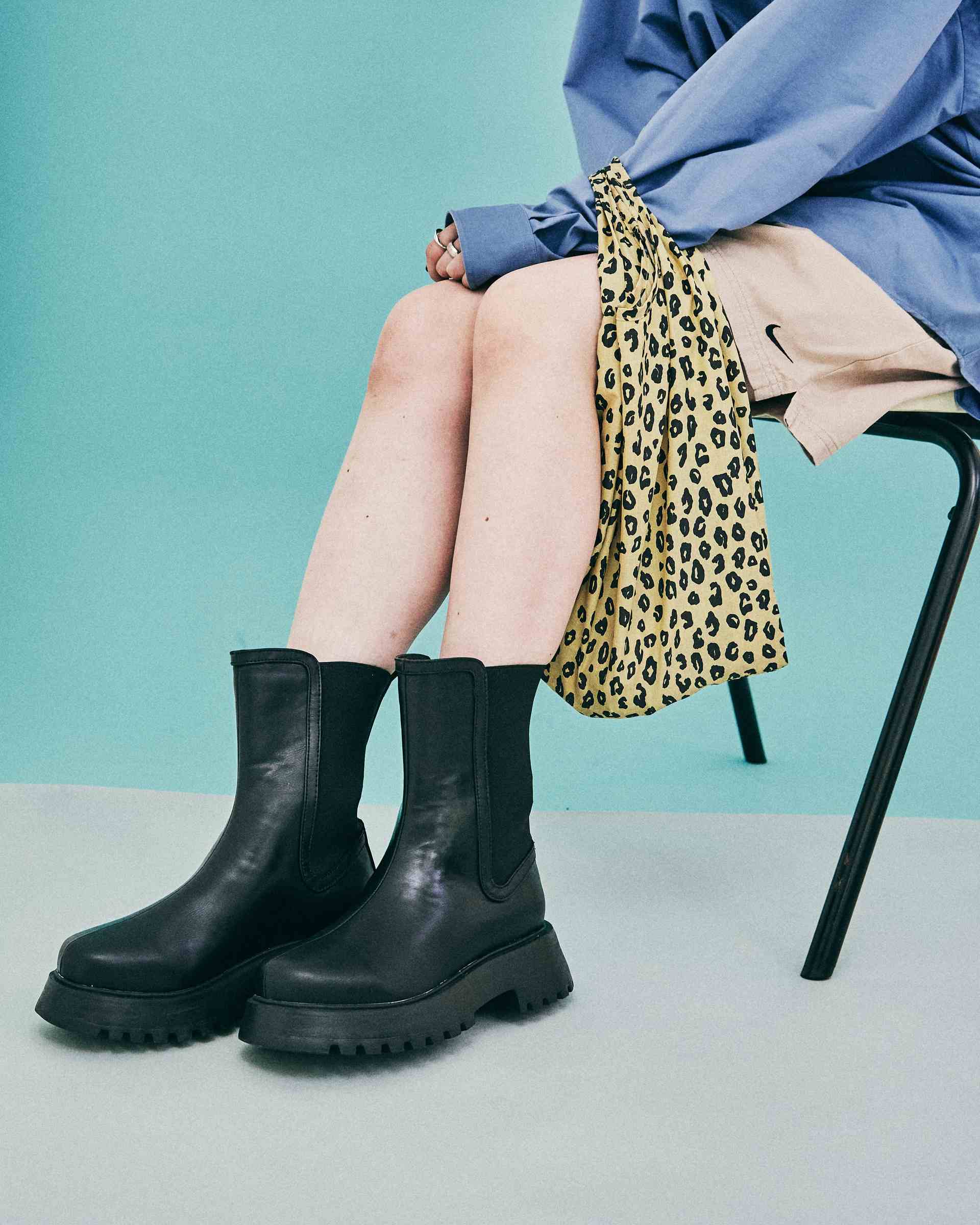 PRECIEUX JOUET Track Sole Mid Side Gore Boots