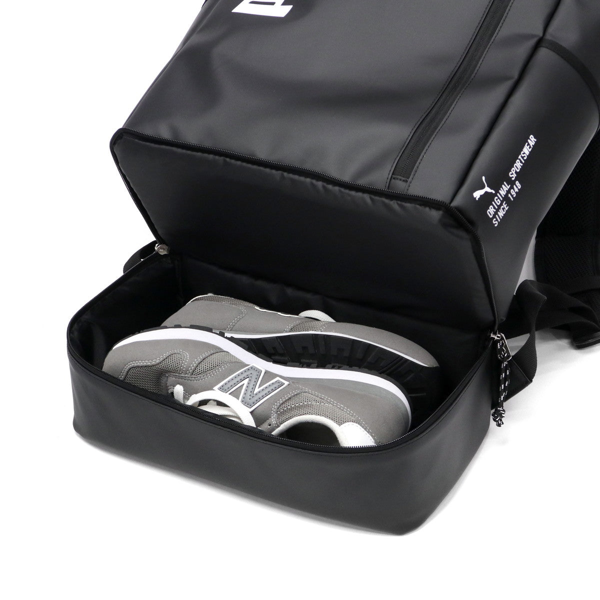 プーマ PUMA リュック メンズ レディース 大容量 通学 ブランド おしゃれ 軽量 軽い PC収納 ボックス型 スクエア型 ブラック 撥水 B4 35L 14inch アポロン デイパック J20358 （ホワイト） ホワイト