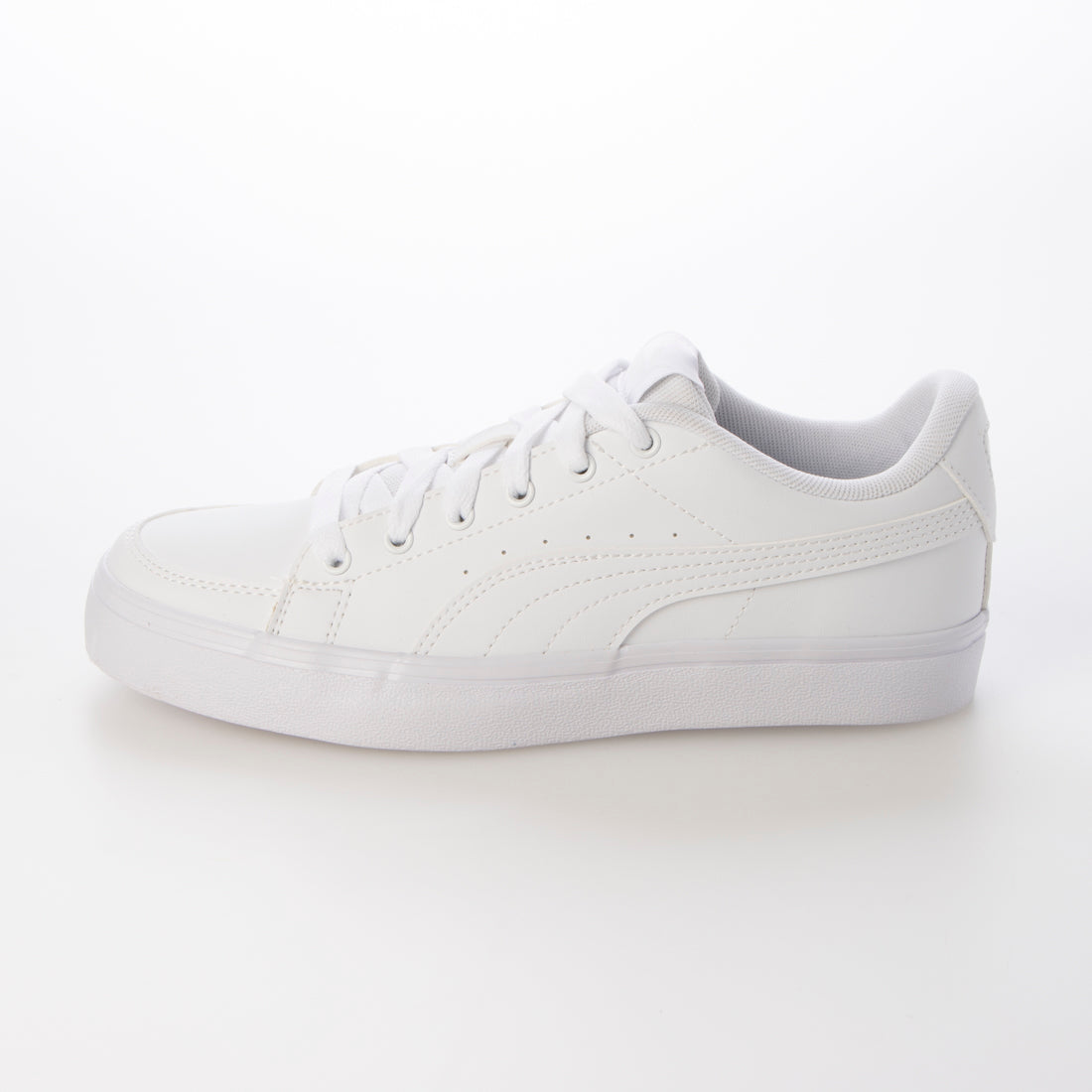 PUMA　Vコートバルクスニーカー　389907.01L