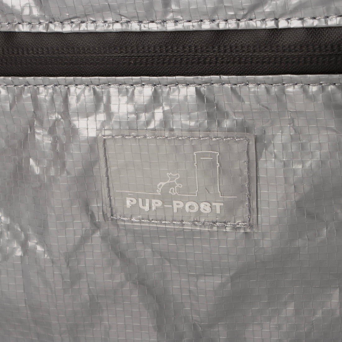 パプポスト PUP-POST ポリエチレンクロス サコッシュ （Silver） Silver